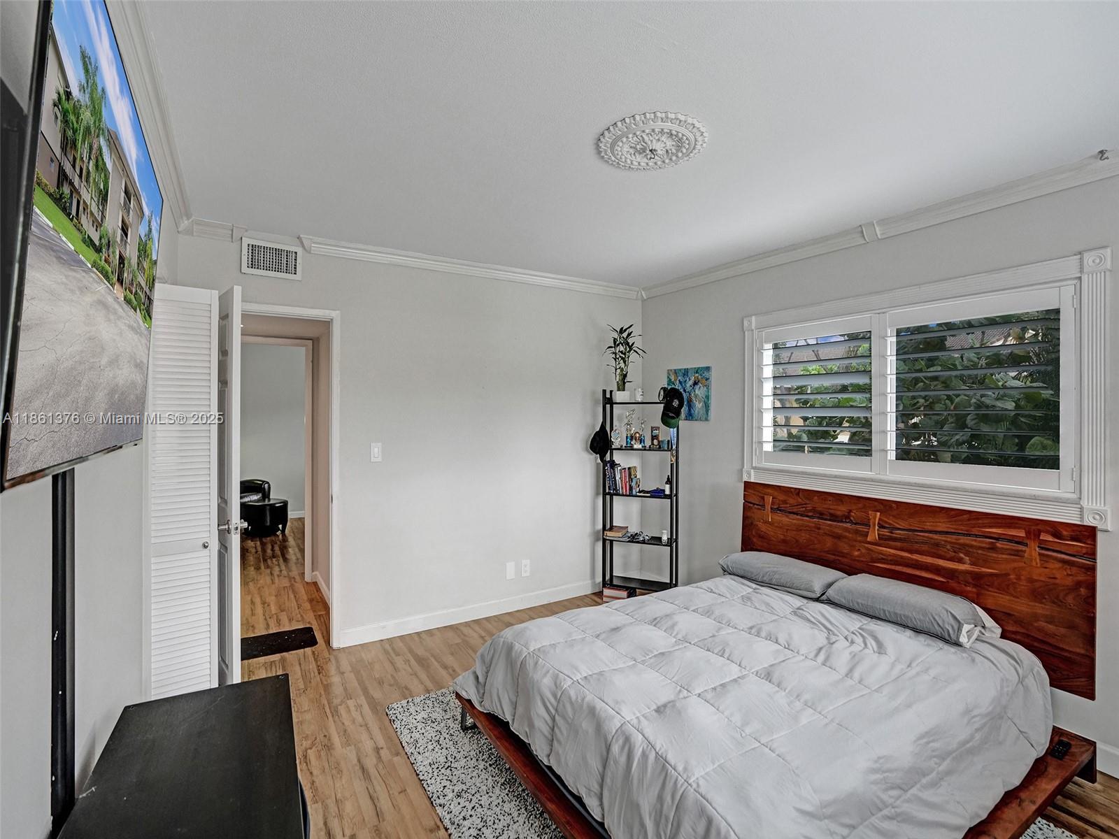 203 2 / 2 961 sq. ft. $ 2025-09-30 0 Photo