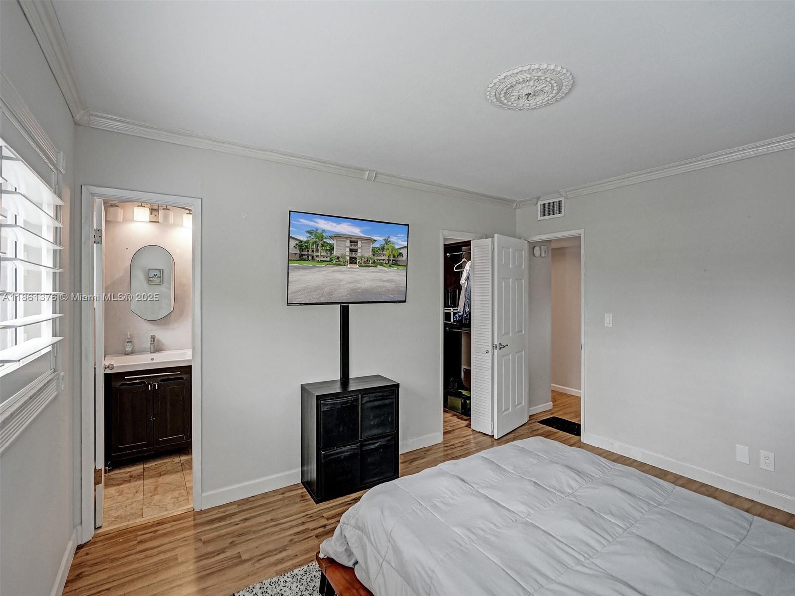 203 2 / 2 961 sq. ft. $ 2025-09-30 0 Photo