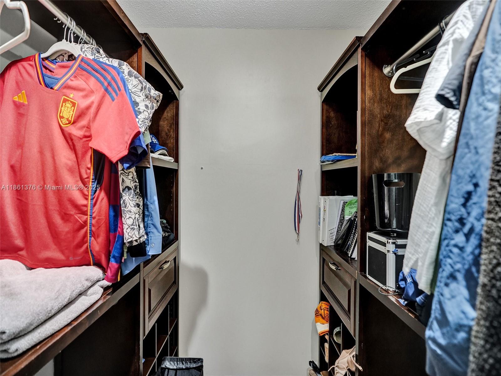 203 2 / 2 961 sq. ft. $ 2025-09-30 0 Photo