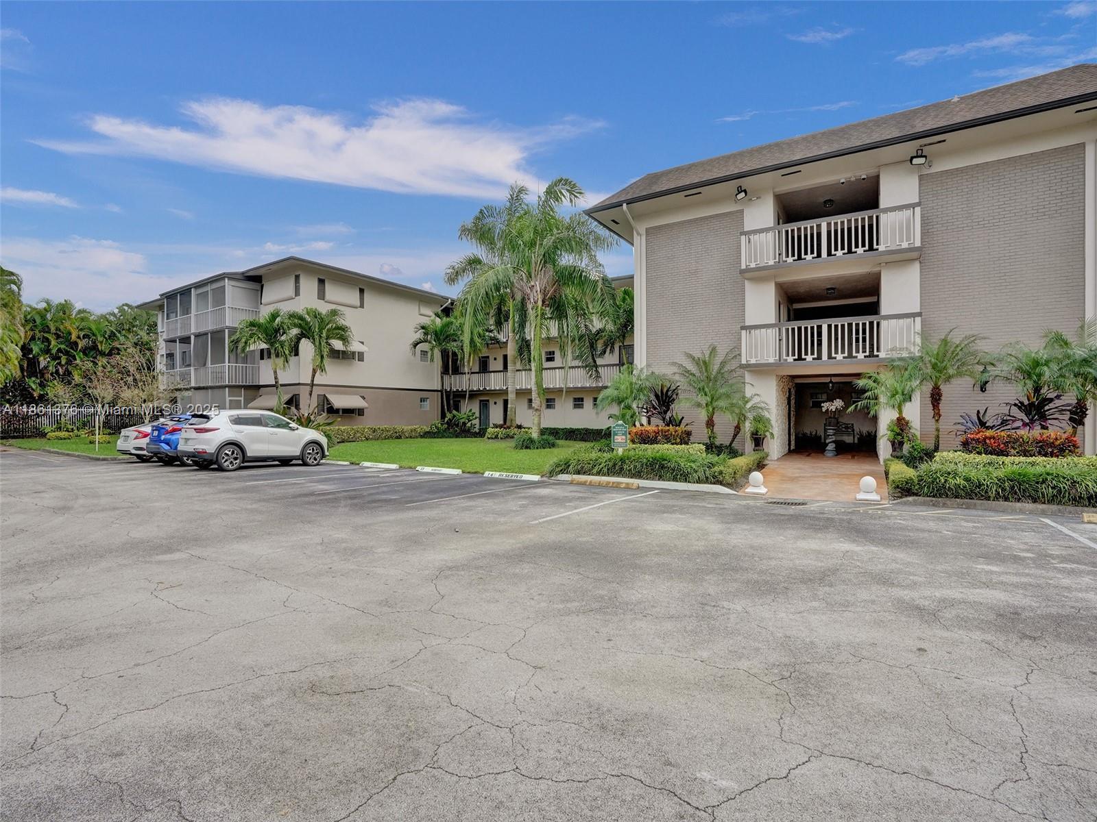 203 2 / 2 961 sq. ft. $ 2025-09-30 0 Photo