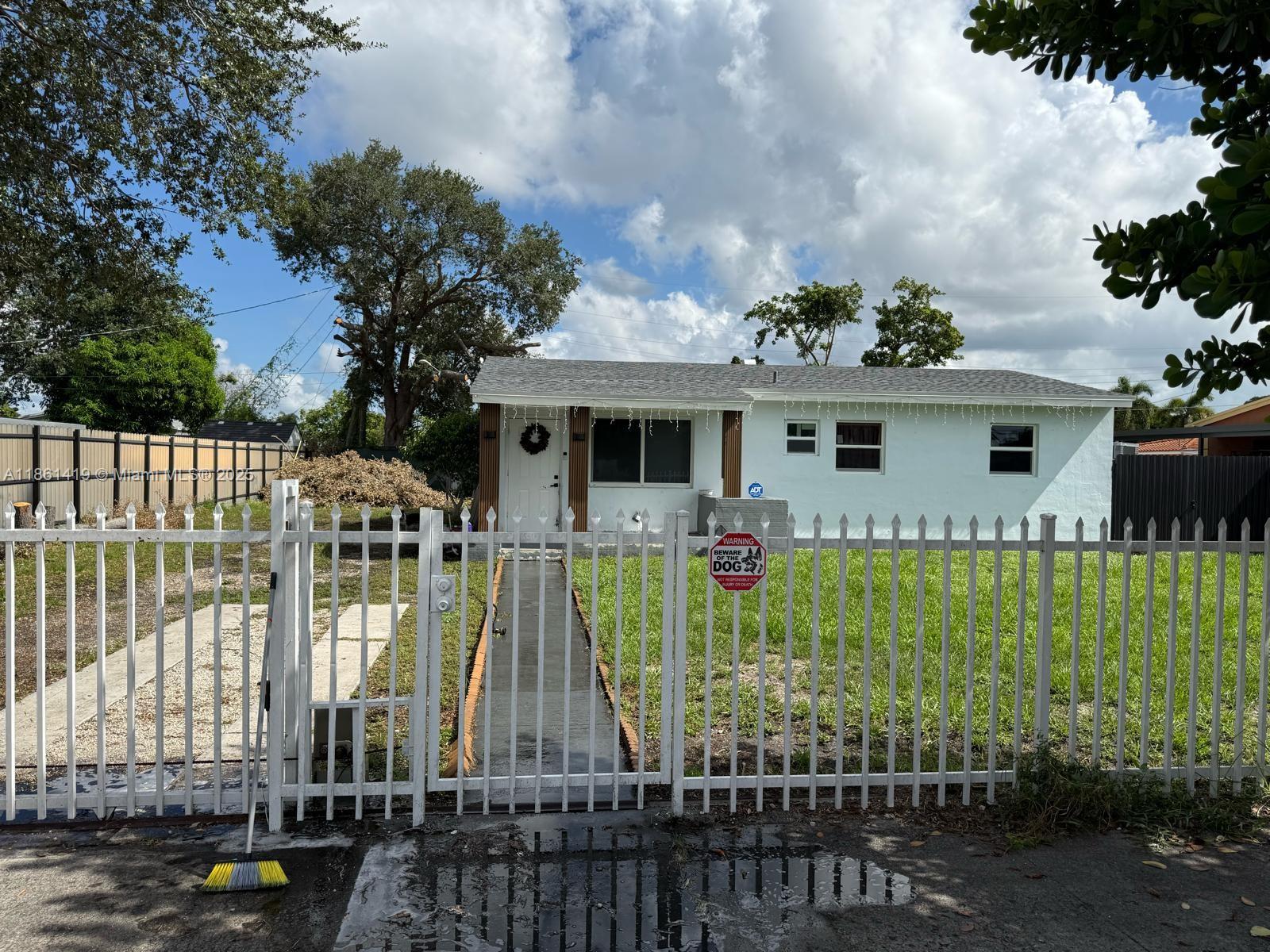 Ver detalles 3521 3 / 2 1014 sq. ft. $ 2025-08-19 0 foto