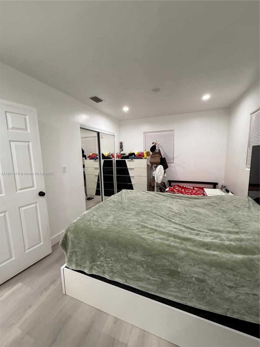 See details 3521 3 / 2 1014 sq. ft. $ 2025-08-19 0 Photo