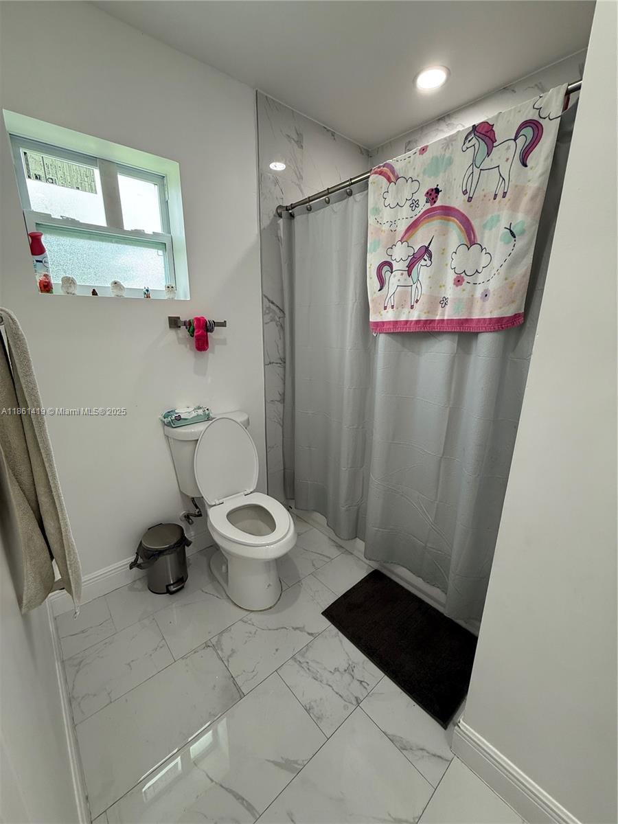 See details 3521 3 / 2 1014 sq. ft. $ 2025-08-19 0 Photo