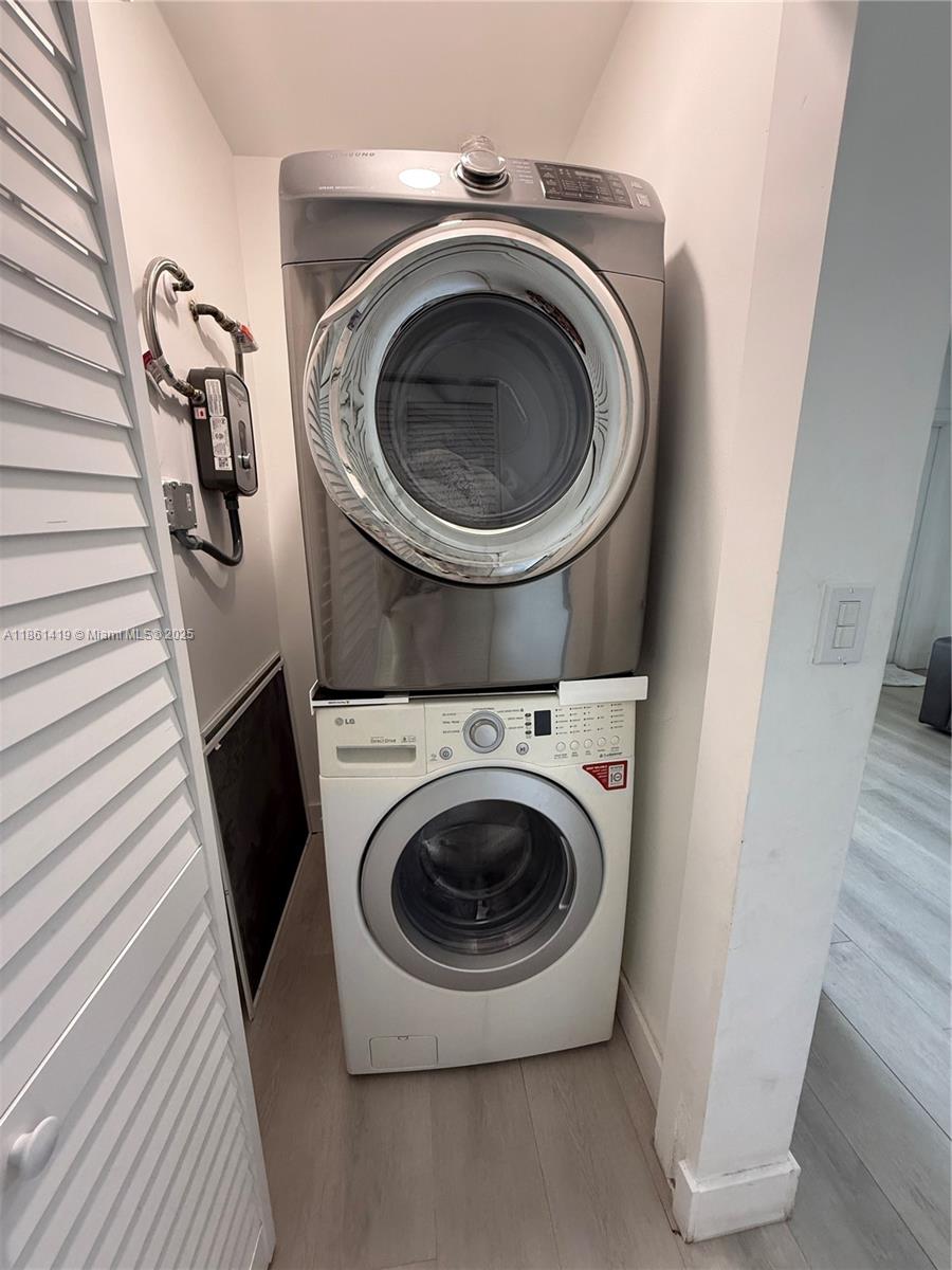 See details 3521 3 / 2 1014 sq. ft. $ 2025-08-19 0 Photo