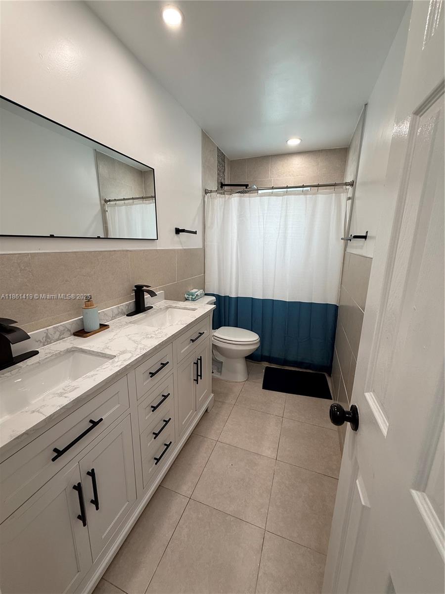 See details 3521 3 / 2 1014 sq. ft. $ 2025-08-19 0 Photo