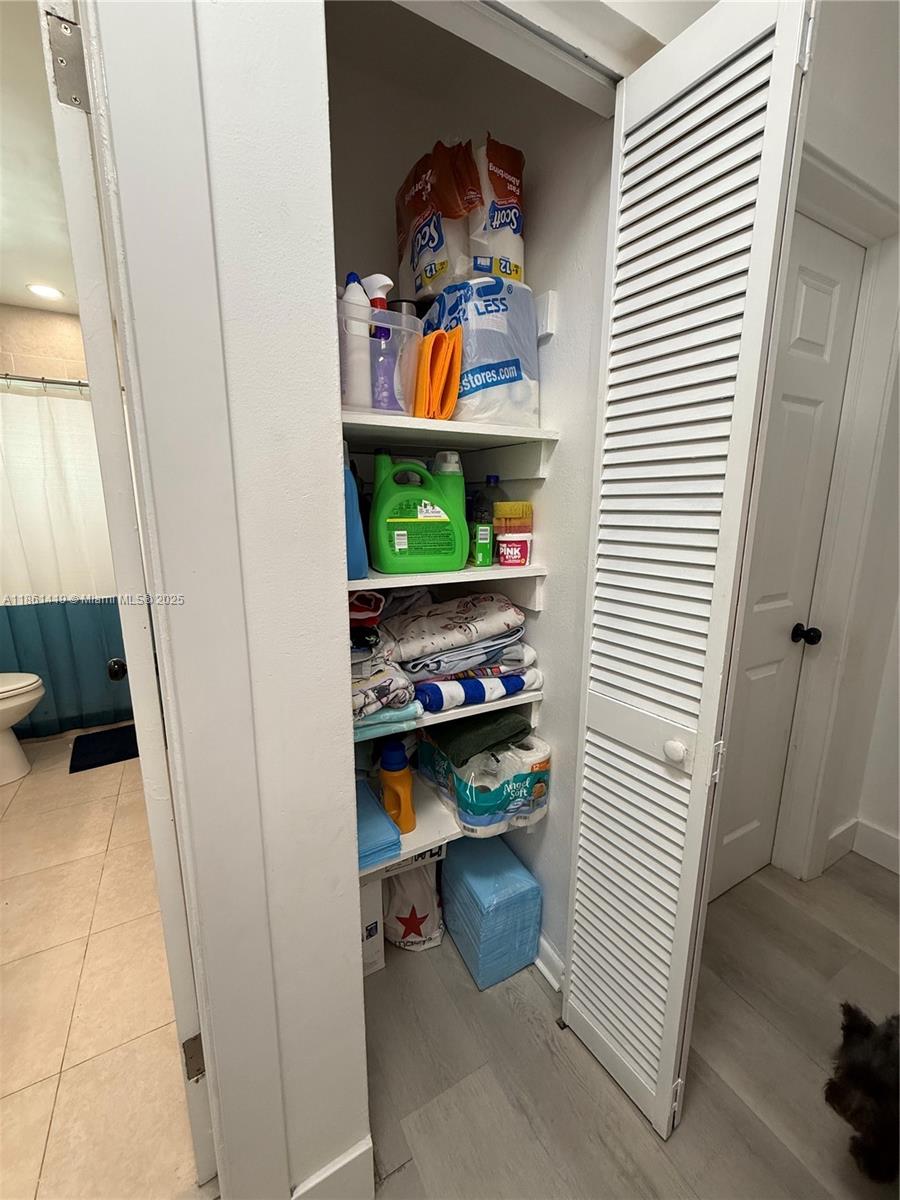 See details 3521 3 / 2 1014 sq. ft. $ 2025-08-19 0 Photo