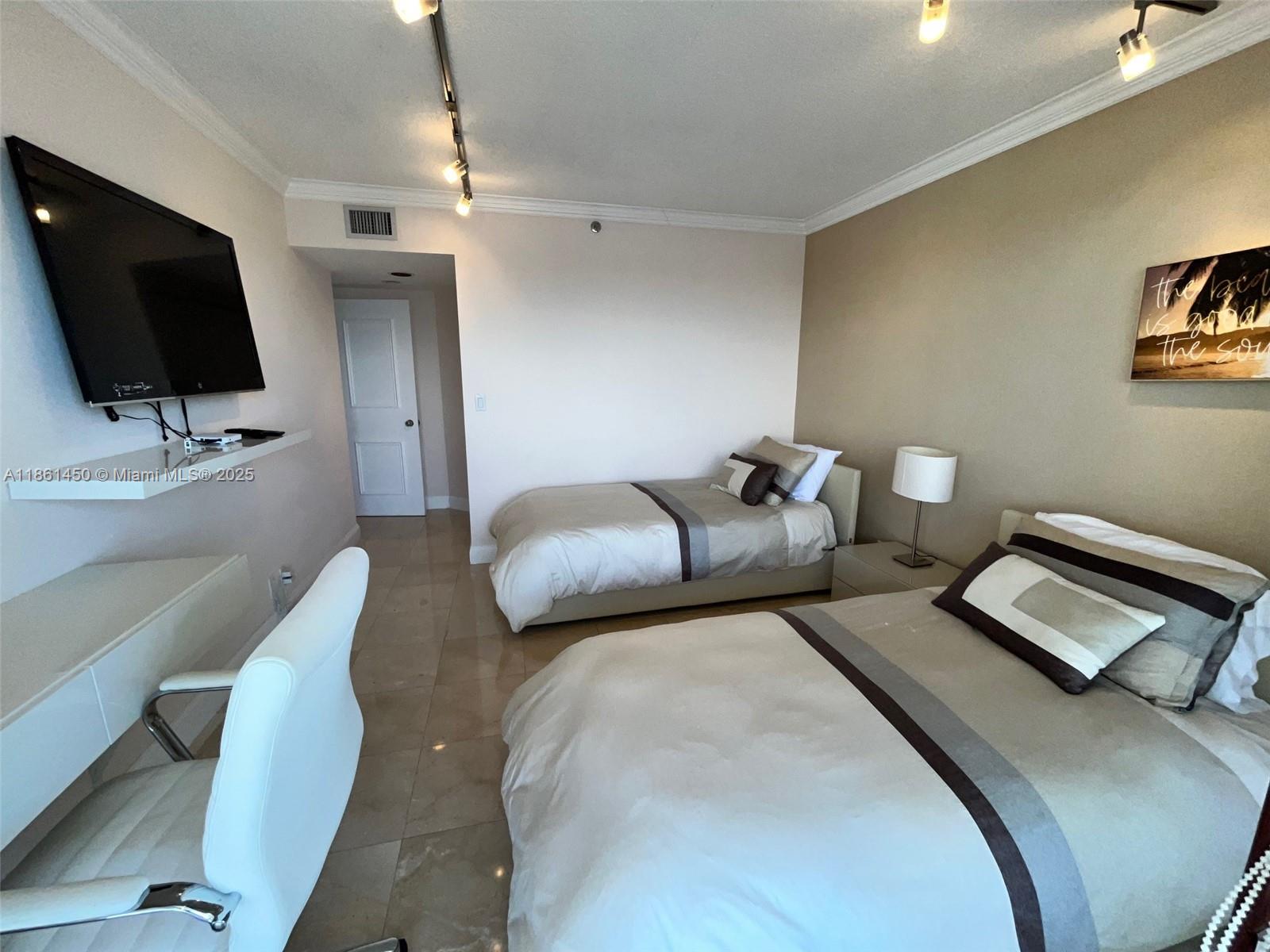 2707 3 / 3 1520 sq. ft. $ 2025-08-19 0 Photo