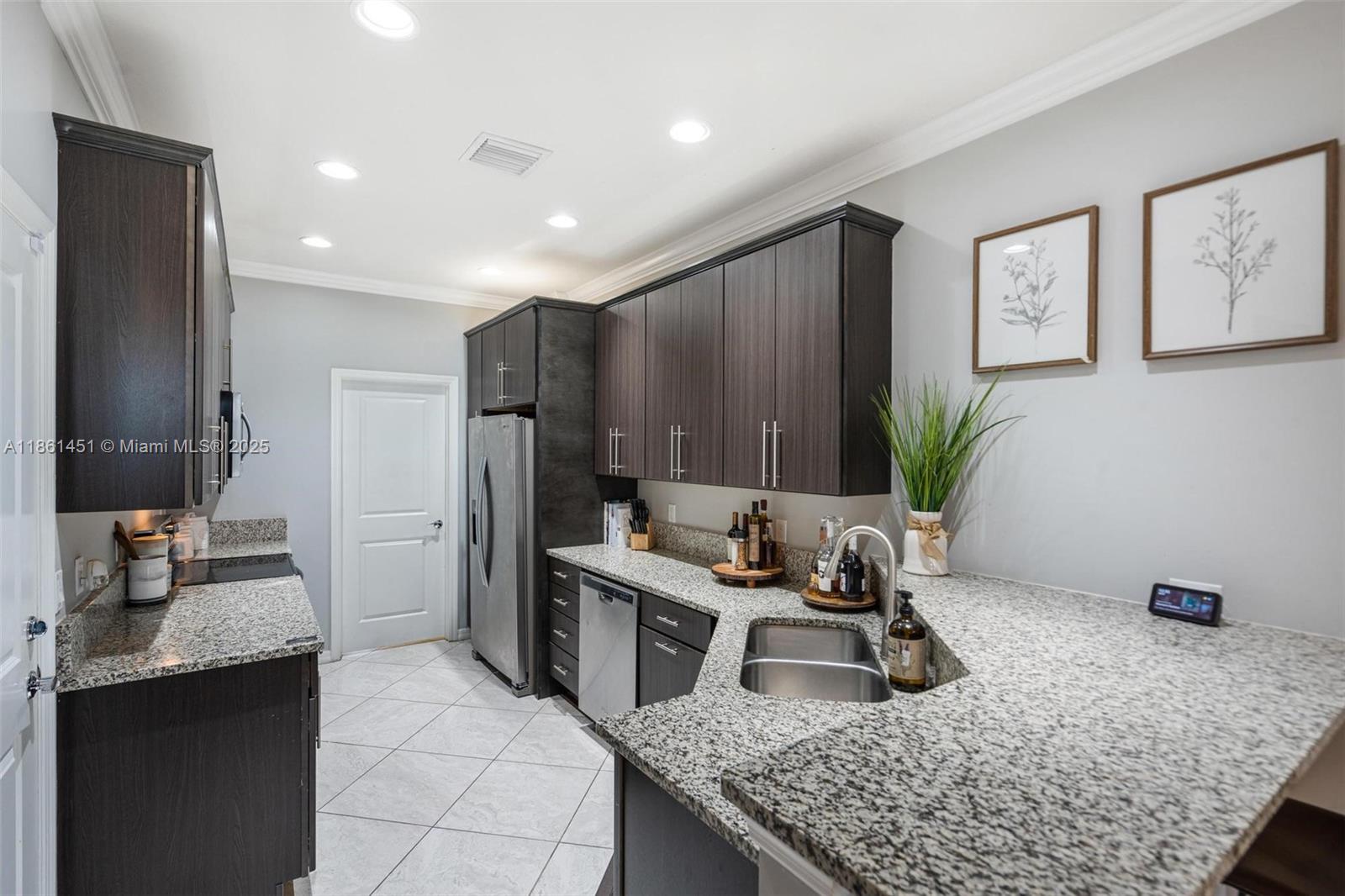 3944 3 / 3 1421 sq. ft. $ 2025-08-19 0 Photo