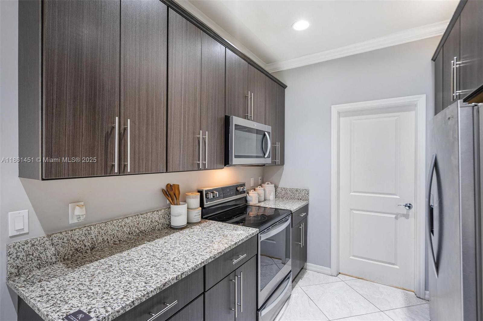 3944 3 / 3 1421 sq. ft. $ 2025-08-19 0 Photo