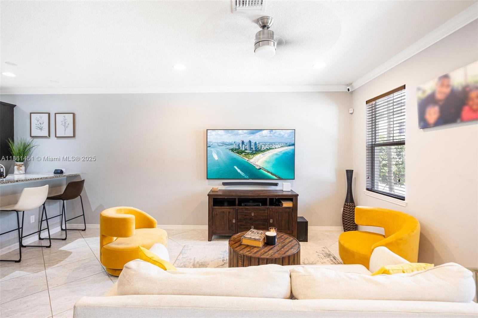 See details 3944 3 / 3 1421 sq. ft. $ 2025-08-19 0 Photo