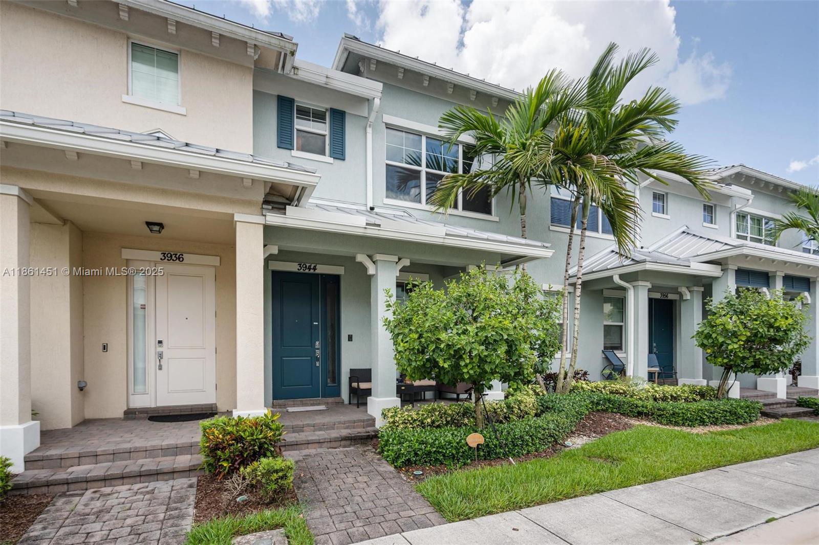 See details 3944 3 / 3 1421 sq. ft. $ 2025-08-19 0 Photo