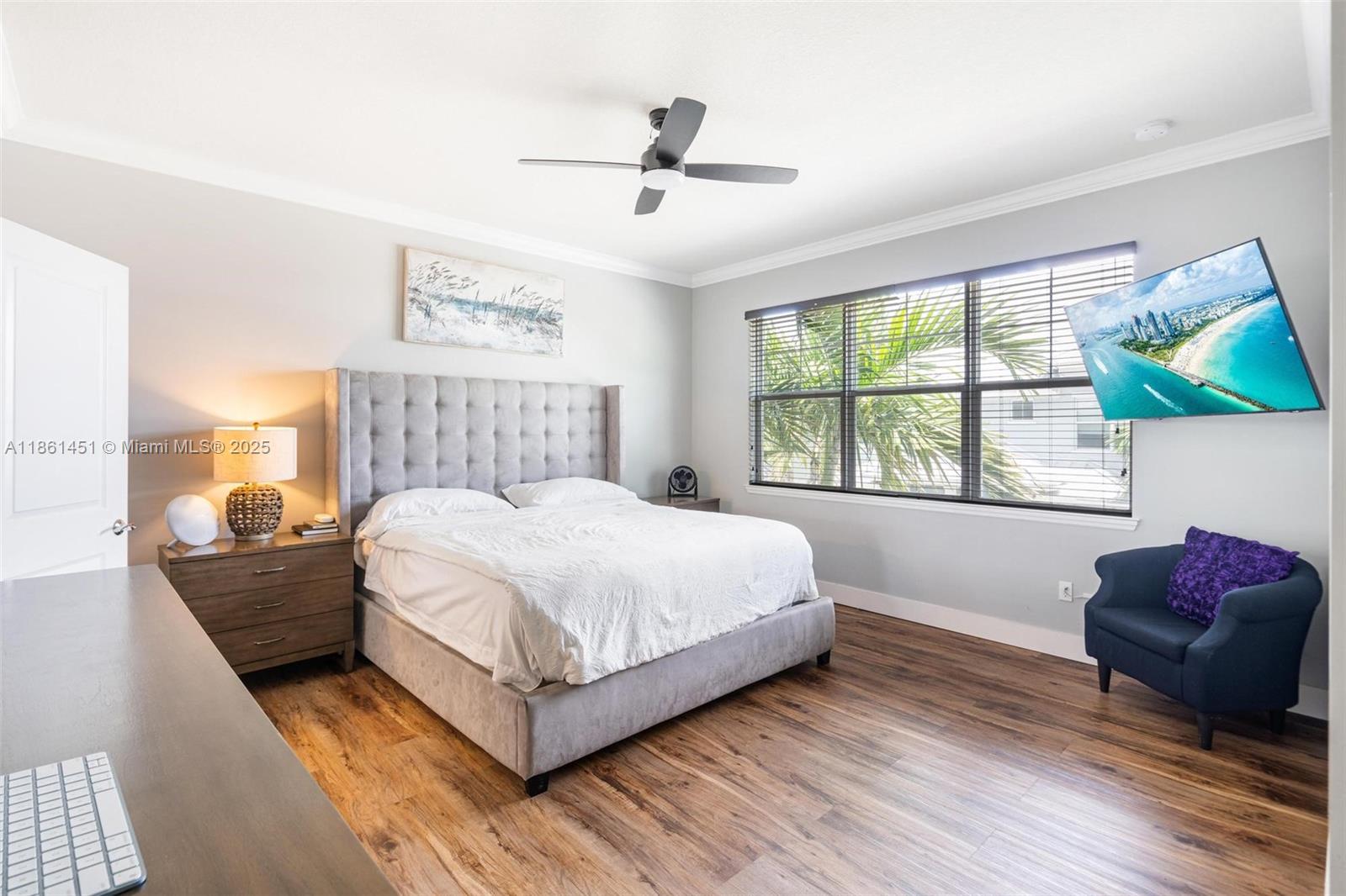 See details 3944 3 / 3 1421 sq. ft. $ 2025-08-19 0 Photo