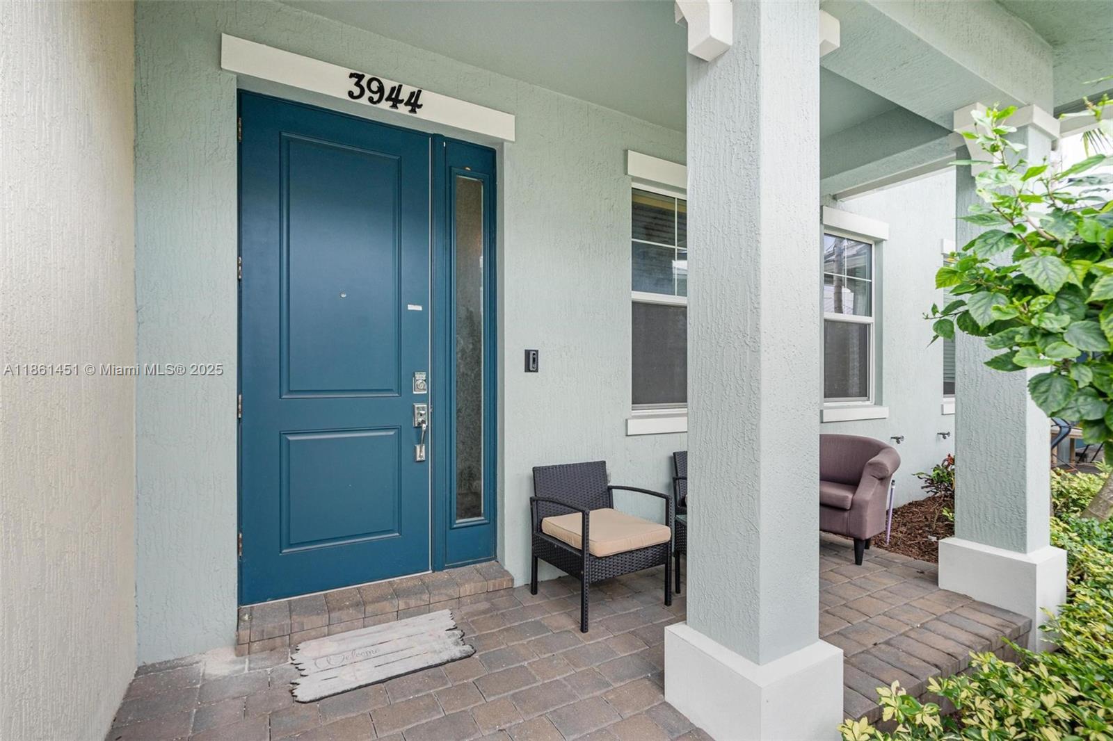 See details 3944 3 / 3 1421 sq. ft. $ 2025-08-19 0 Photo
