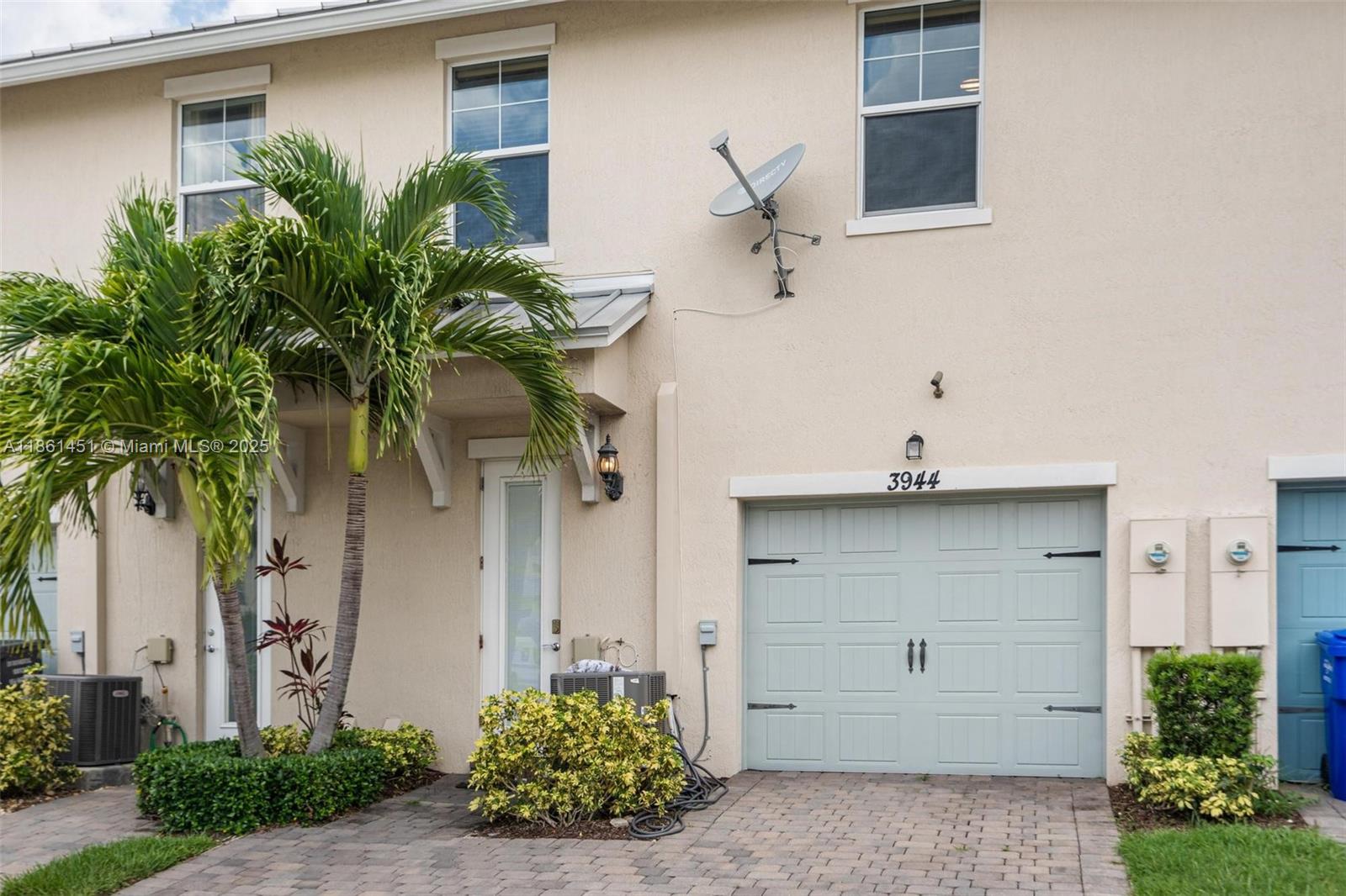 See details 3944 3 / 3 1421 sq. ft. $ 2025-08-19 0 Photo