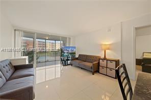 205-3 1 / 2 1036 sq. ft. $ 2025-09-25 0 Photo