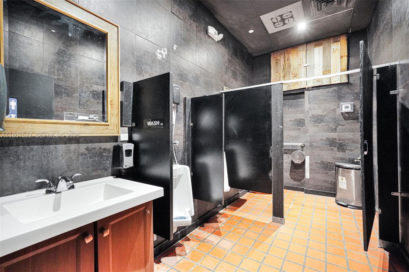   /   кв.футов $ 2026-03-13 0 Фото