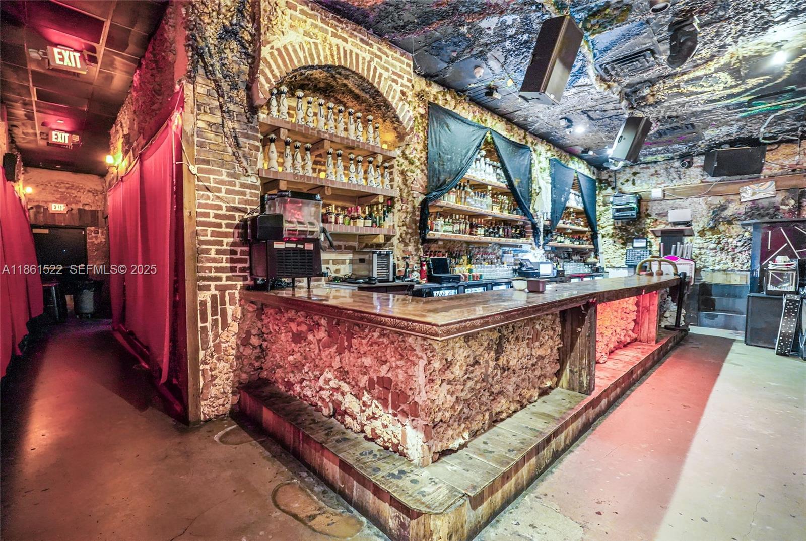   /   кв.футов $ 2026-03-13 0 Фото