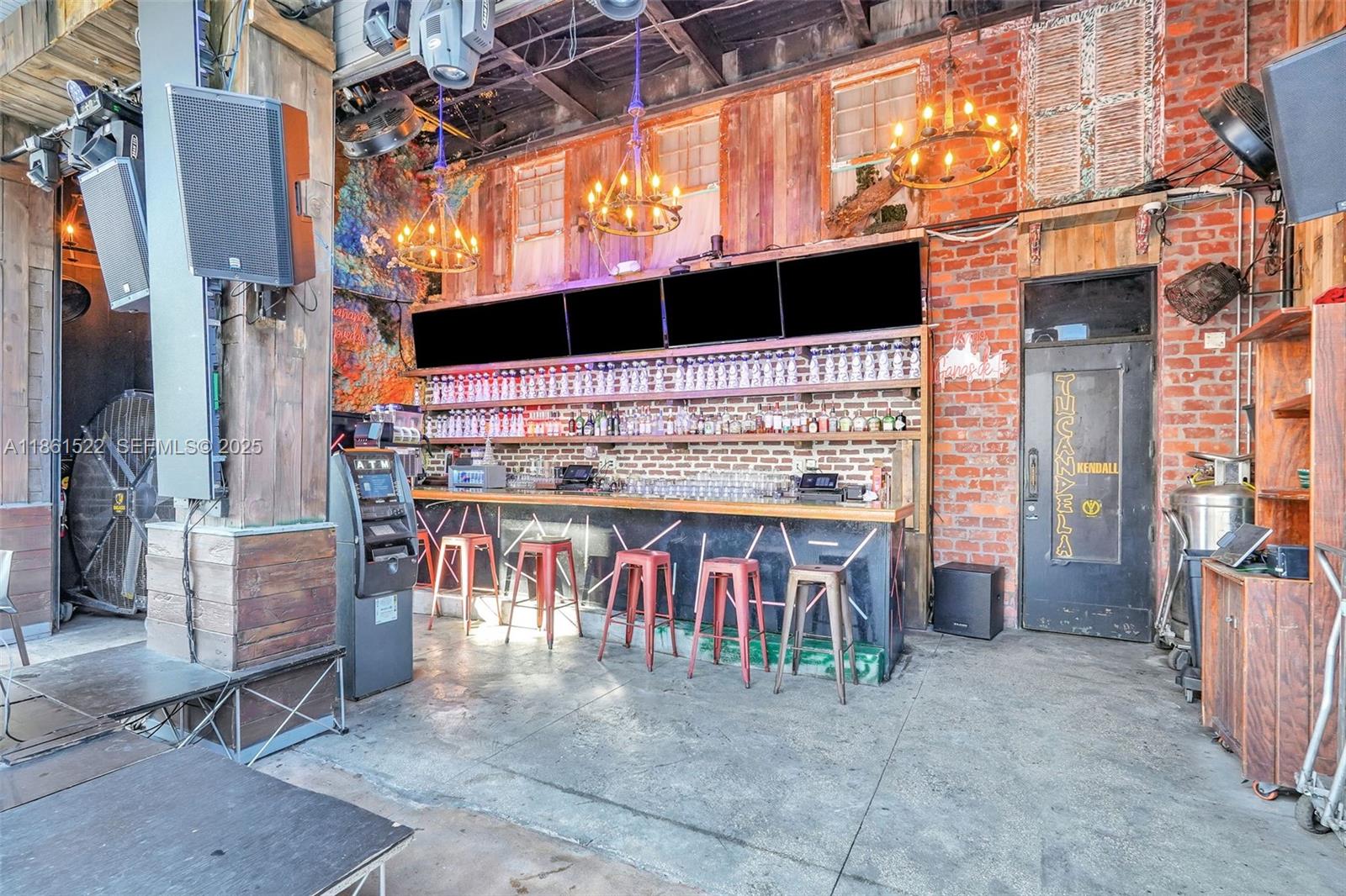   /   кв.футов $ 2026-03-13 0 Фото