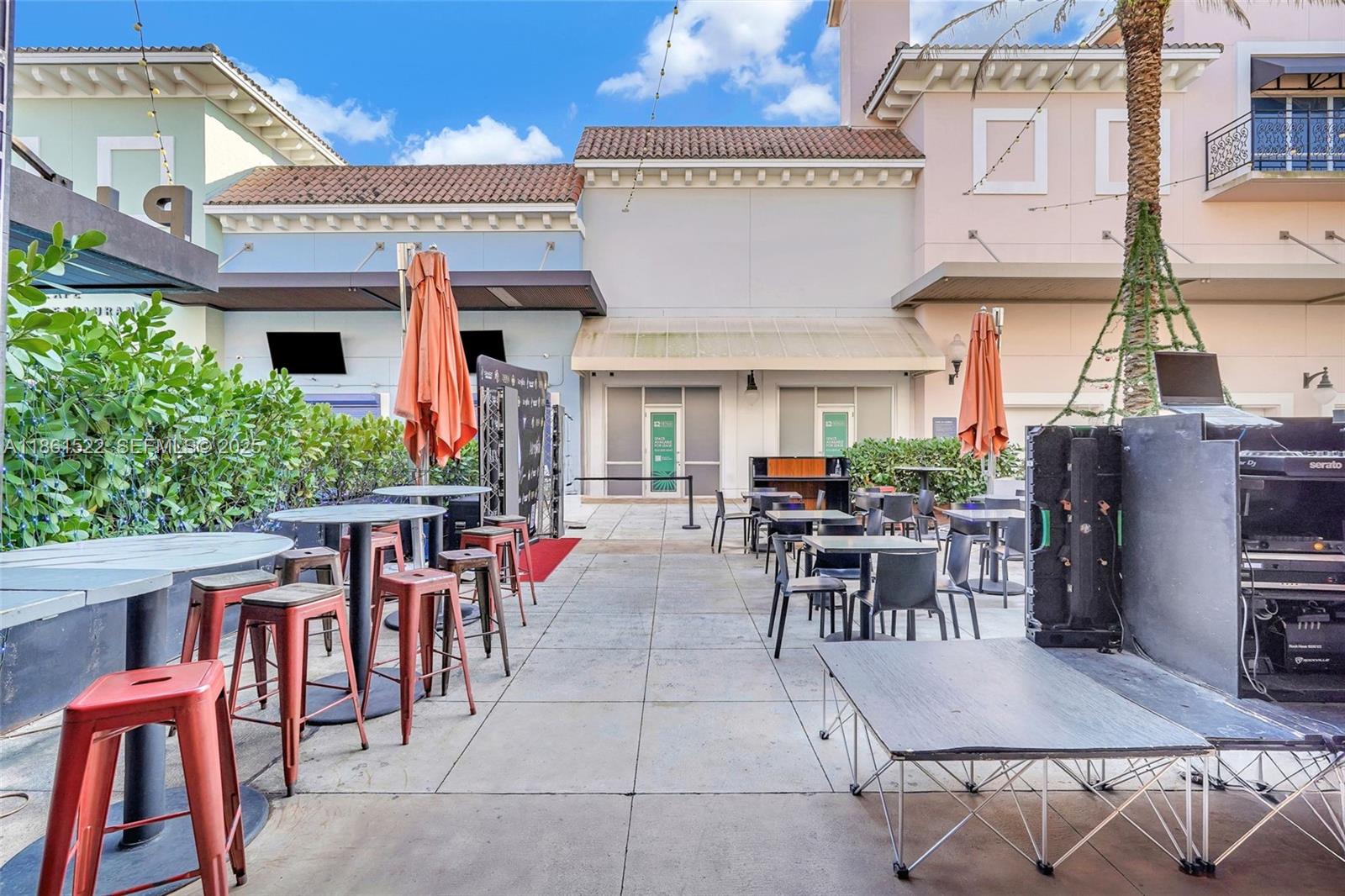   /   кв.футов $ 2026-03-13 0 Фото