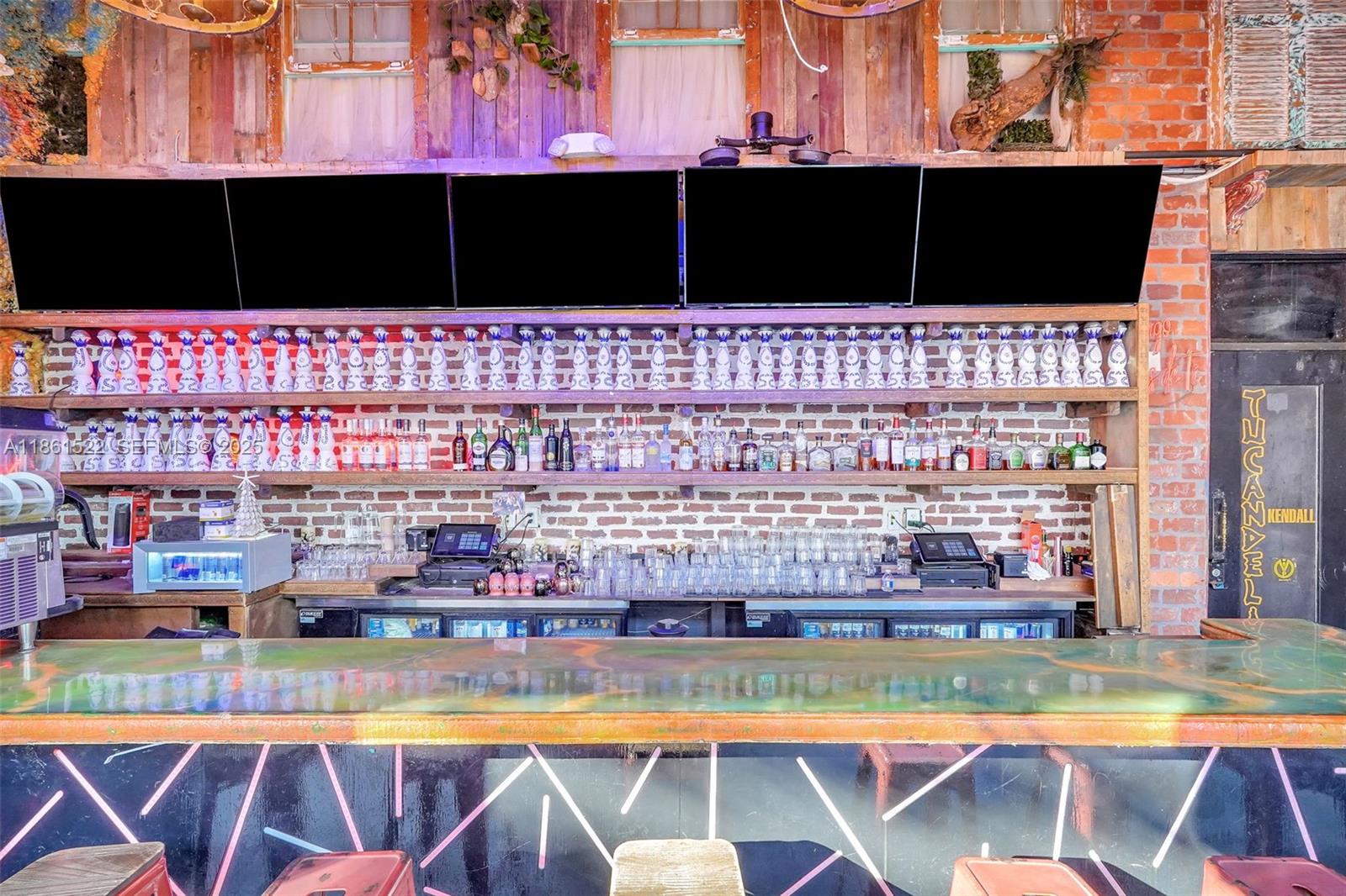   /   кв.футов $ 2026-03-13 0 Фото