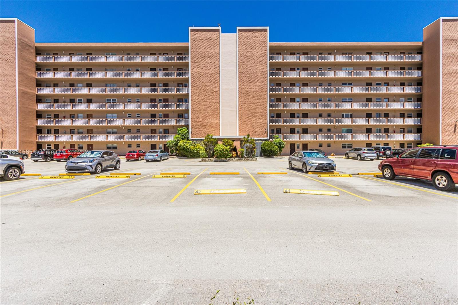 Photo of 301 14th Ave #108, Hallandale Beach, Florida, 33009 -