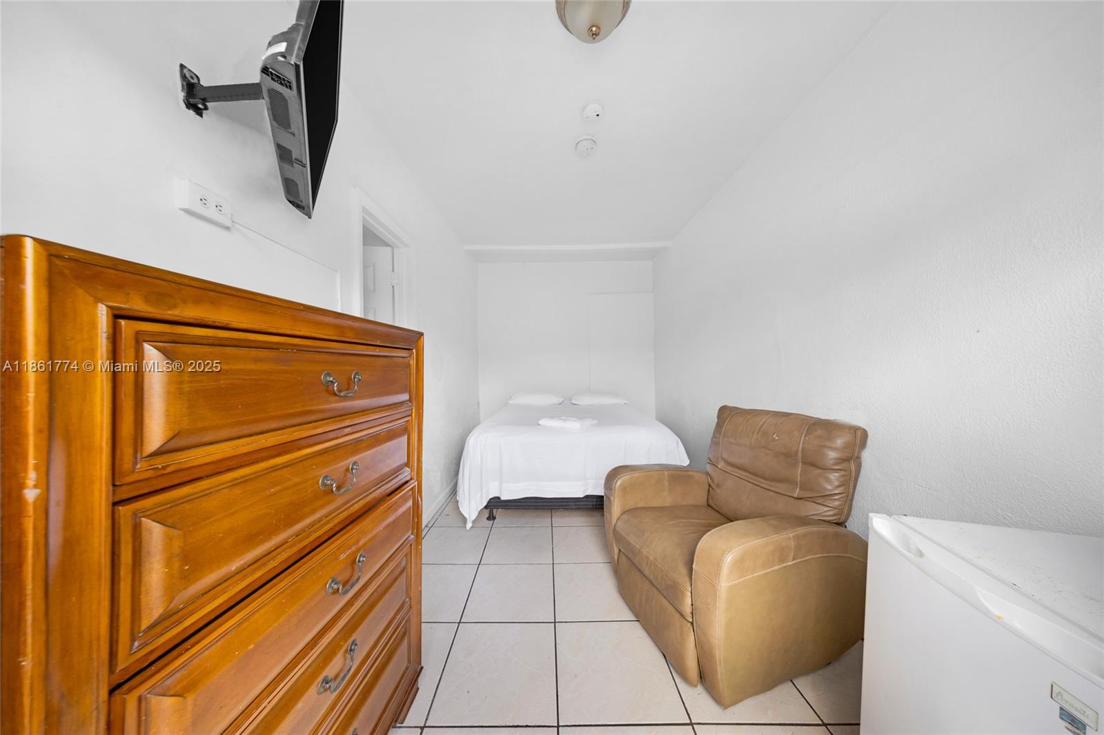 See details / sq. ft. $ 2025-08-19 0 Photo