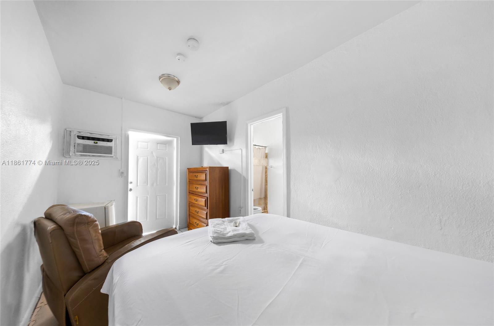 See details / sq. ft. $ 2025-08-19 0 Photo