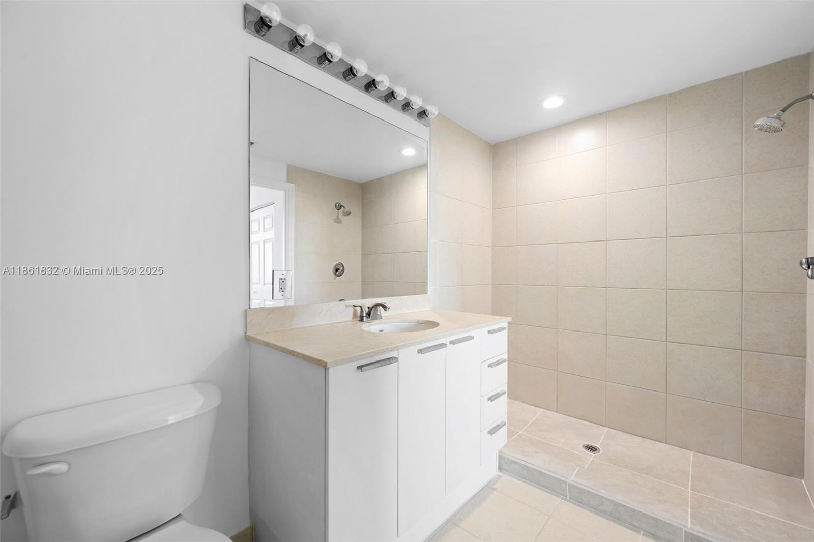 Photo of 140 Dixie Hwy  #835, Hollywood, Florida, 33020 - 