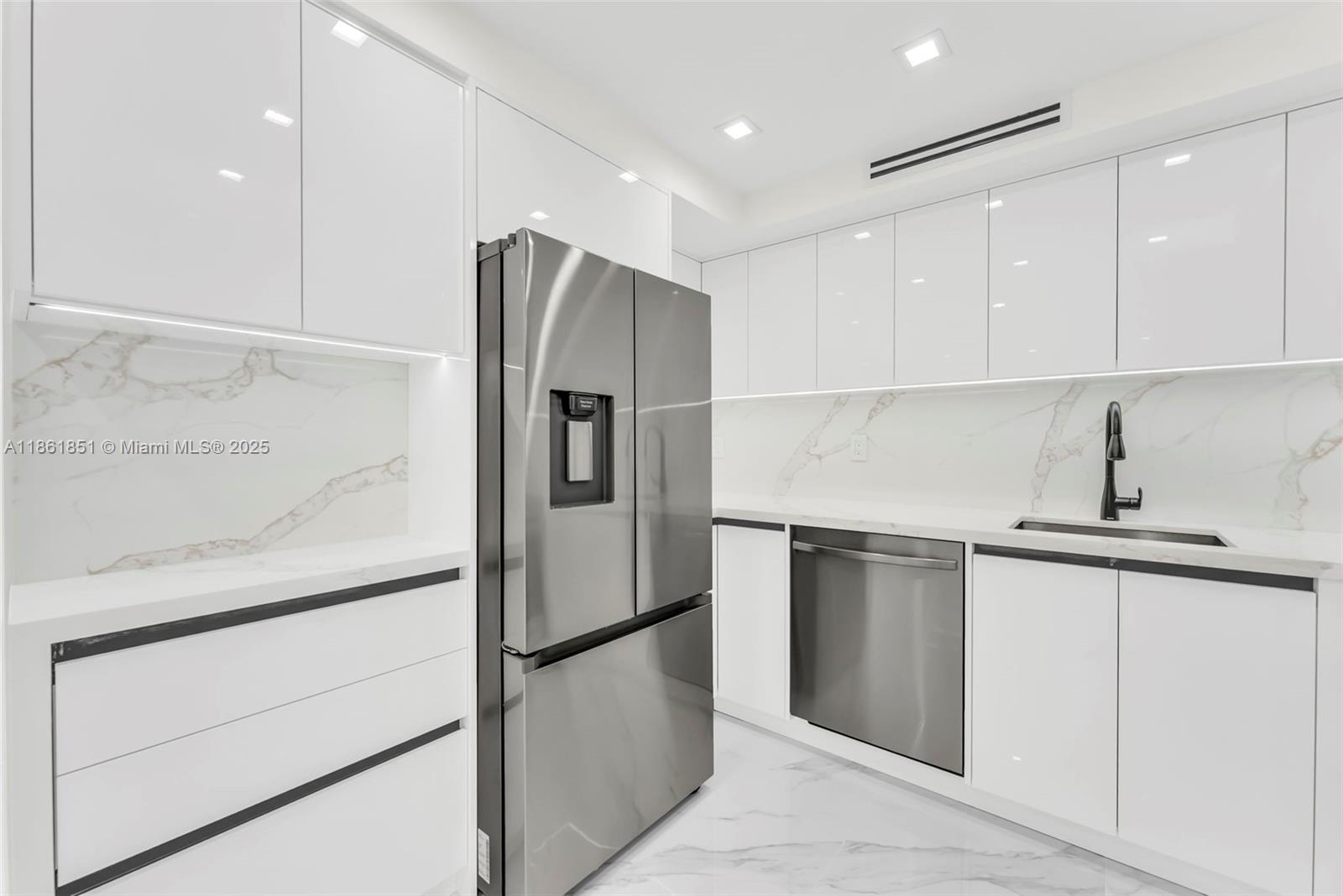 See details 1414 2 / 2 943 sq. ft. $ 2025-08-19 0 Photo