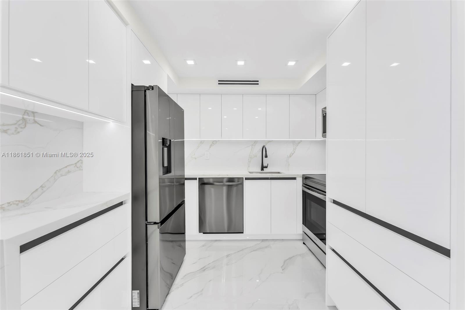 See details 1414 2 / 2 943 sq. ft. $ 2025-08-19 0 Photo