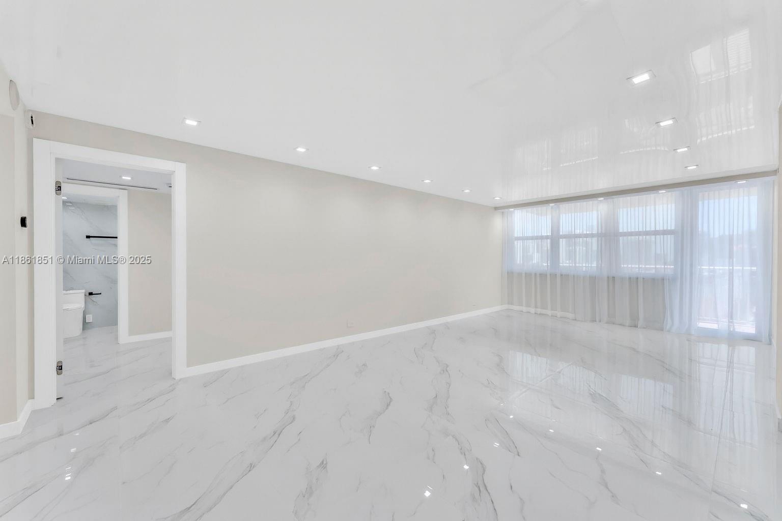 See details 1414 2 / 2 943 sq. ft. $ 2025-08-19 0 Photo