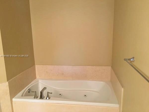 Photo of 19900 Country Club Dr  #612, Aventura, Florida, 33180 - javascript:__doPostBack('m_lbSave','')