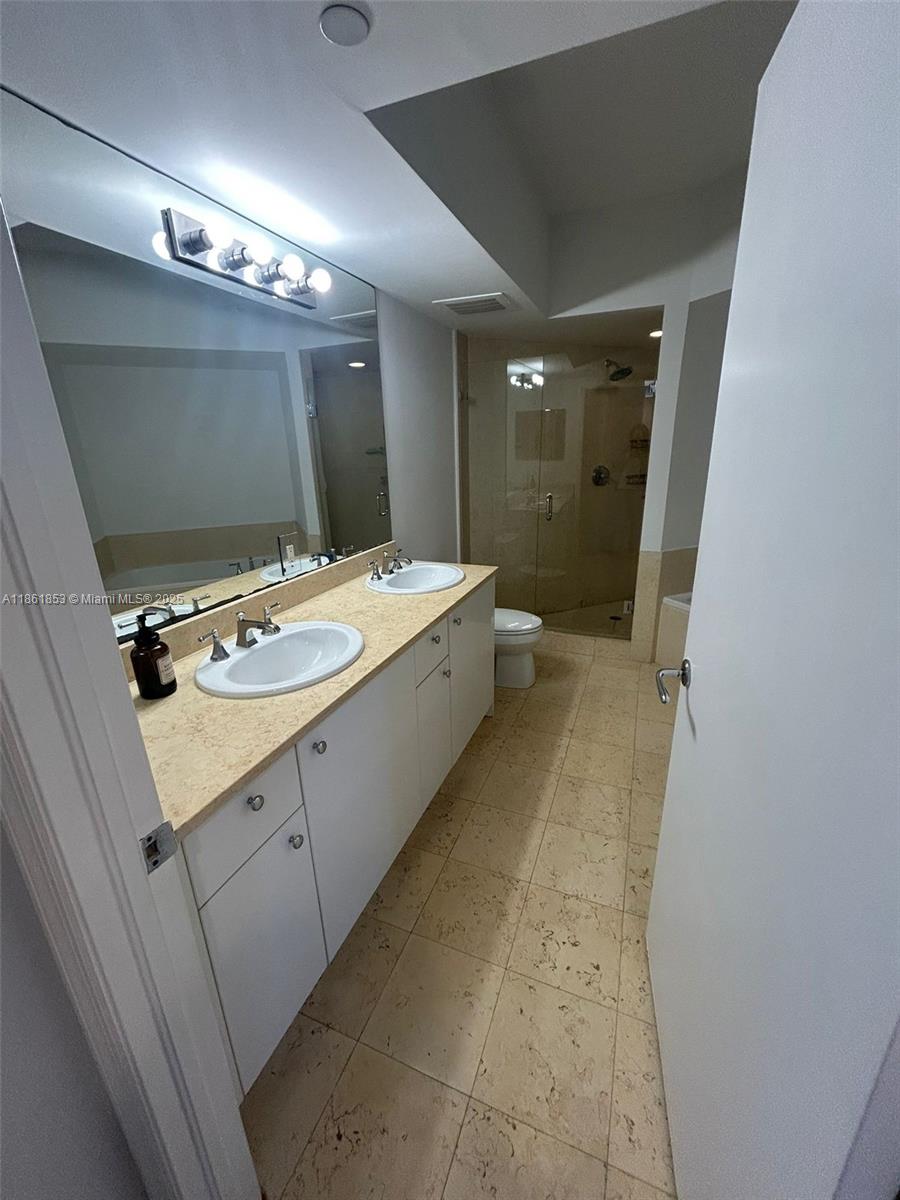 Photo of 19900 Country Club Dr  #612, Aventura, Florida, 33180 - 