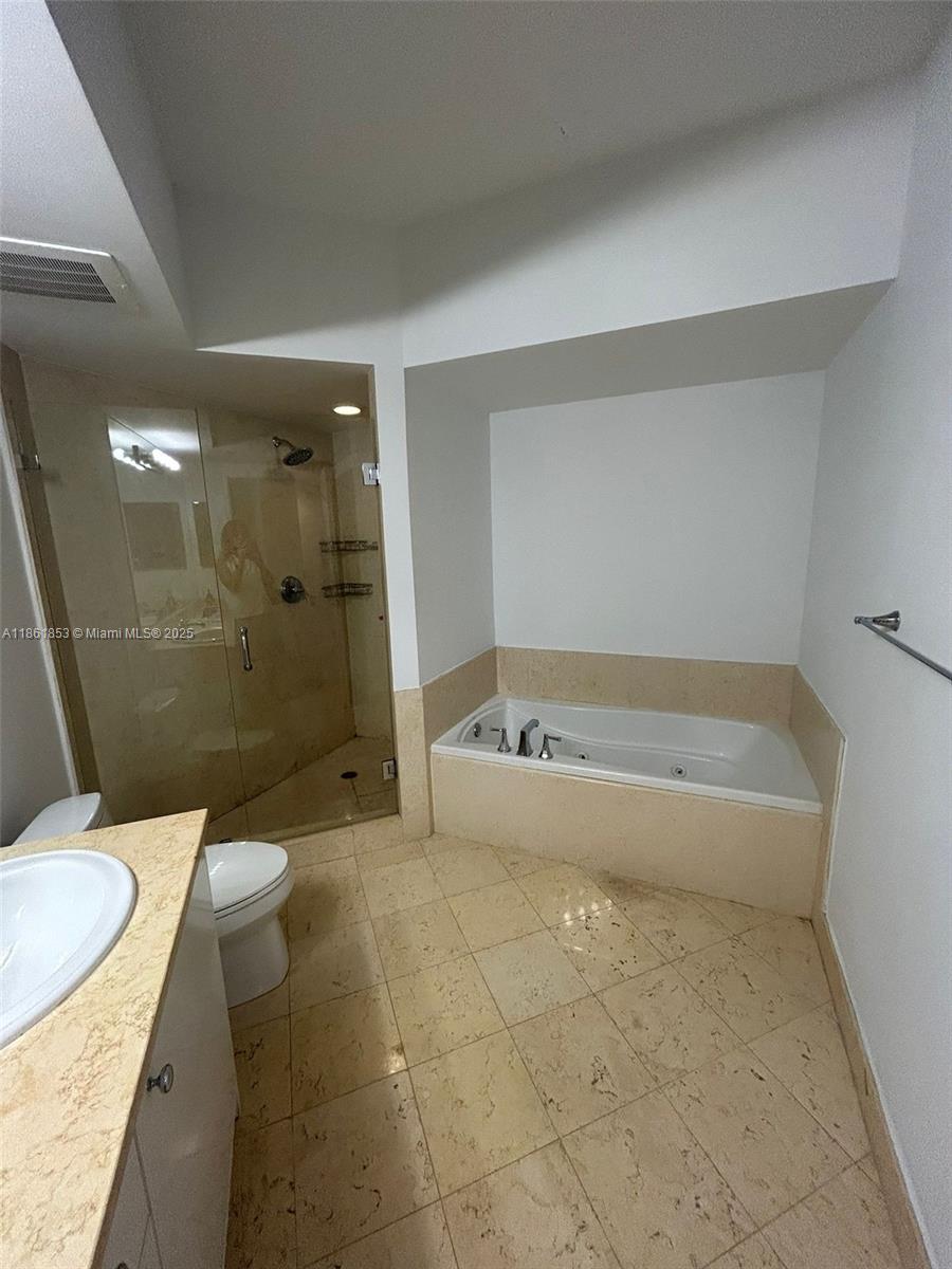Photo of 19900 Country Club Dr  #612, Aventura, Florida, 33180 - 