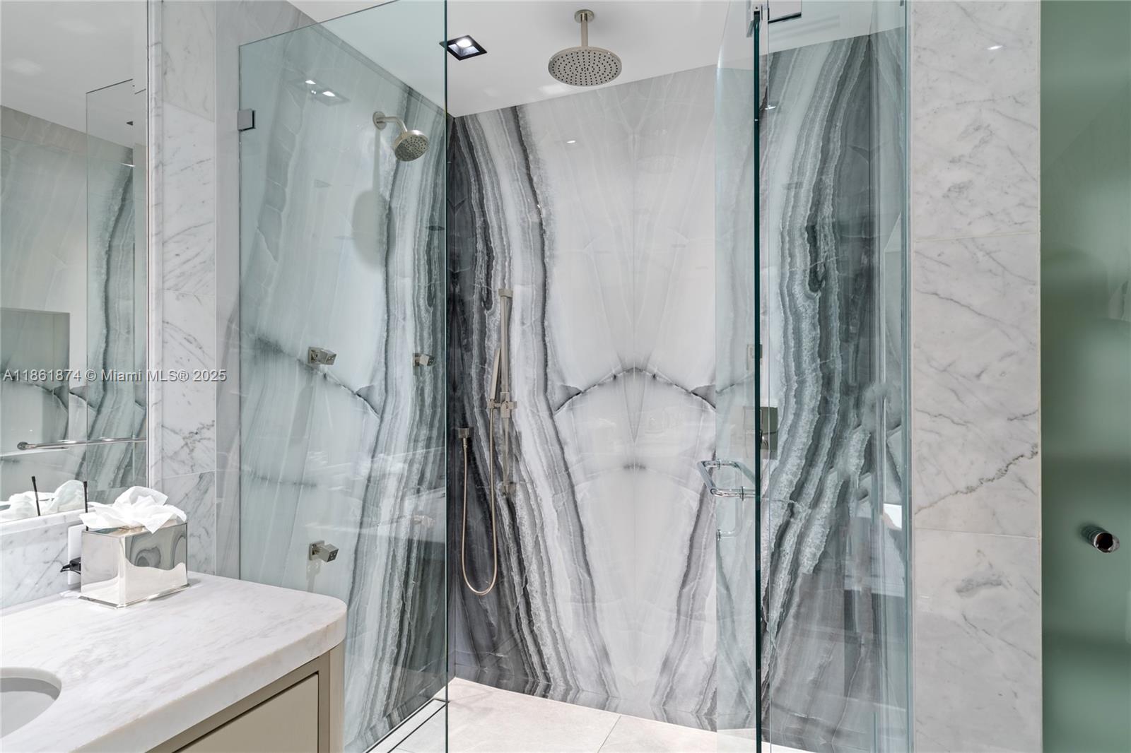 303 3 / 5 3325 sq. ft. $ 2025-08-19 0 Photo
