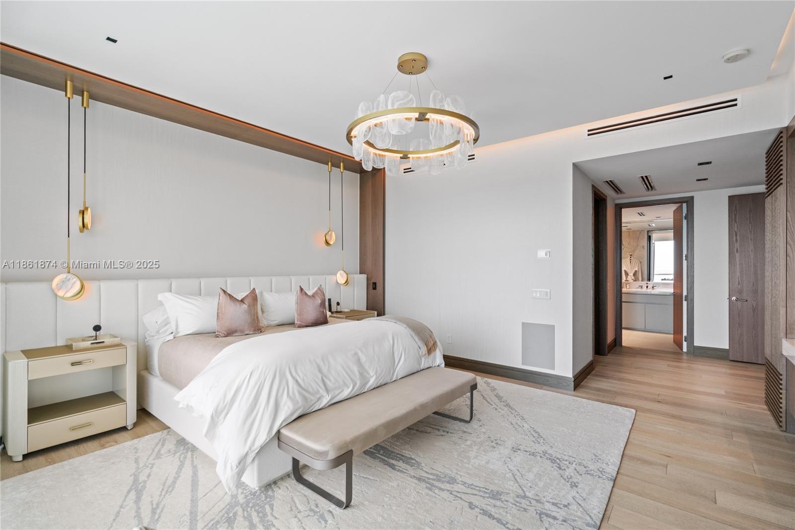 303 3 / 5 3325 sq. ft. $ 2025-08-19 0 Photo