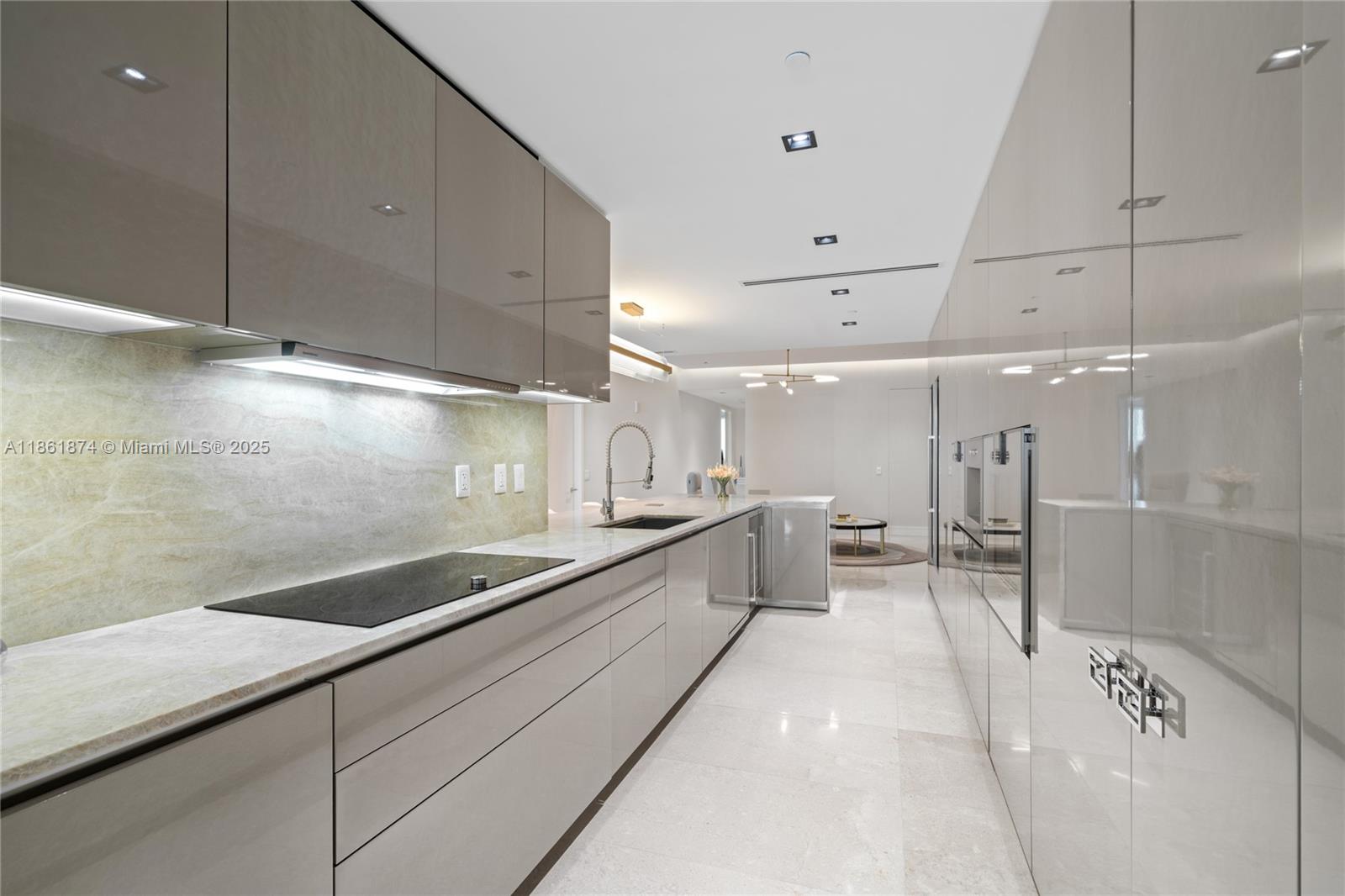 303 3 / 5 3325 sq. ft. $ 2025-08-19 0 Photo