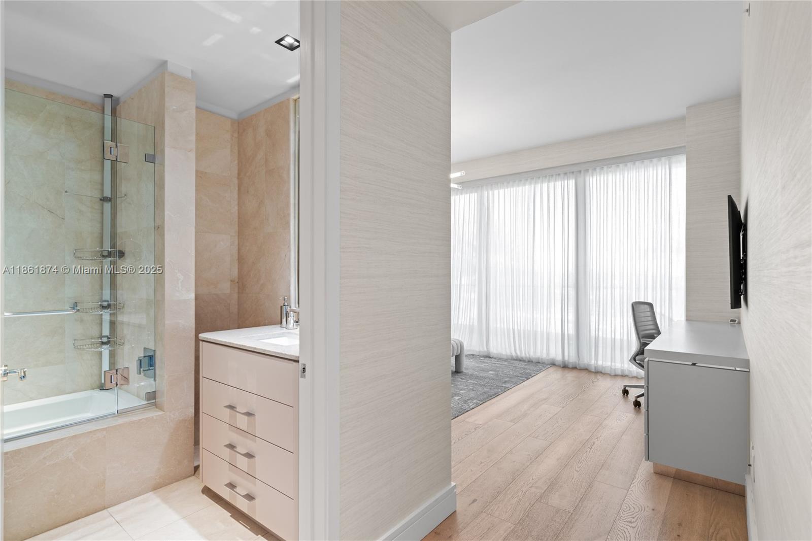 303 3 / 5 3325 sq. ft. $ 2025-08-19 0 Photo