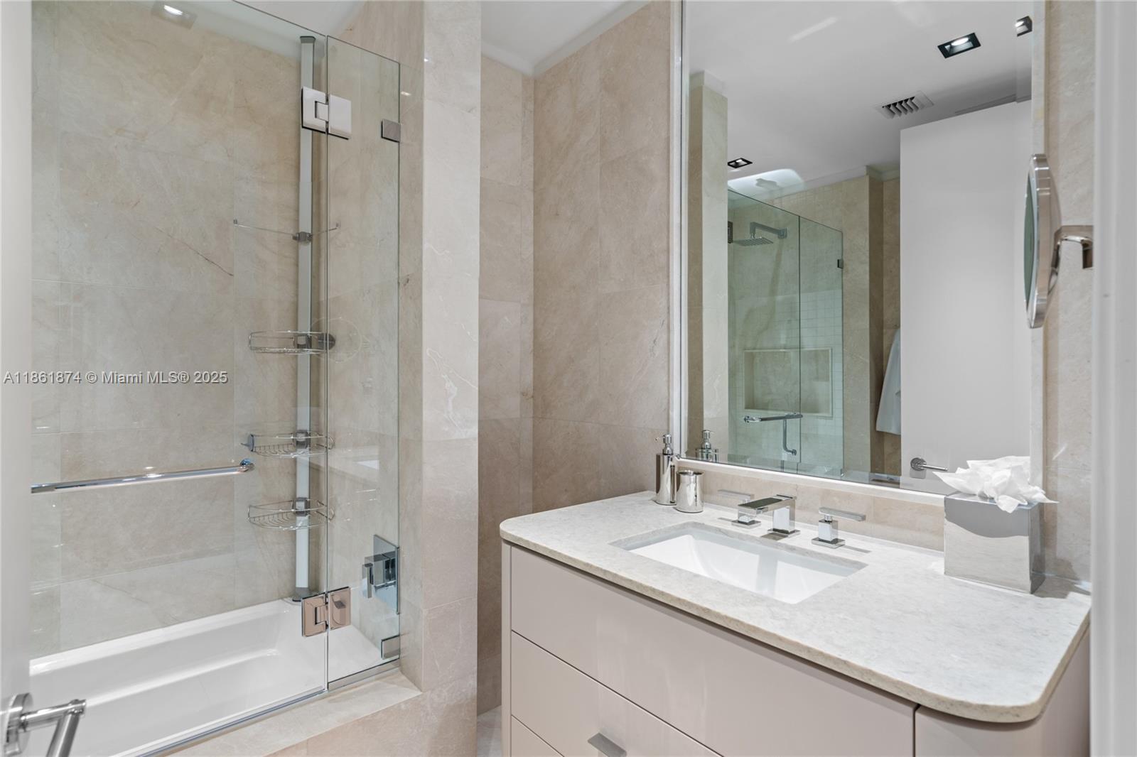 303 3 / 5 3325 sq. ft. $ 2025-08-19 0 Photo