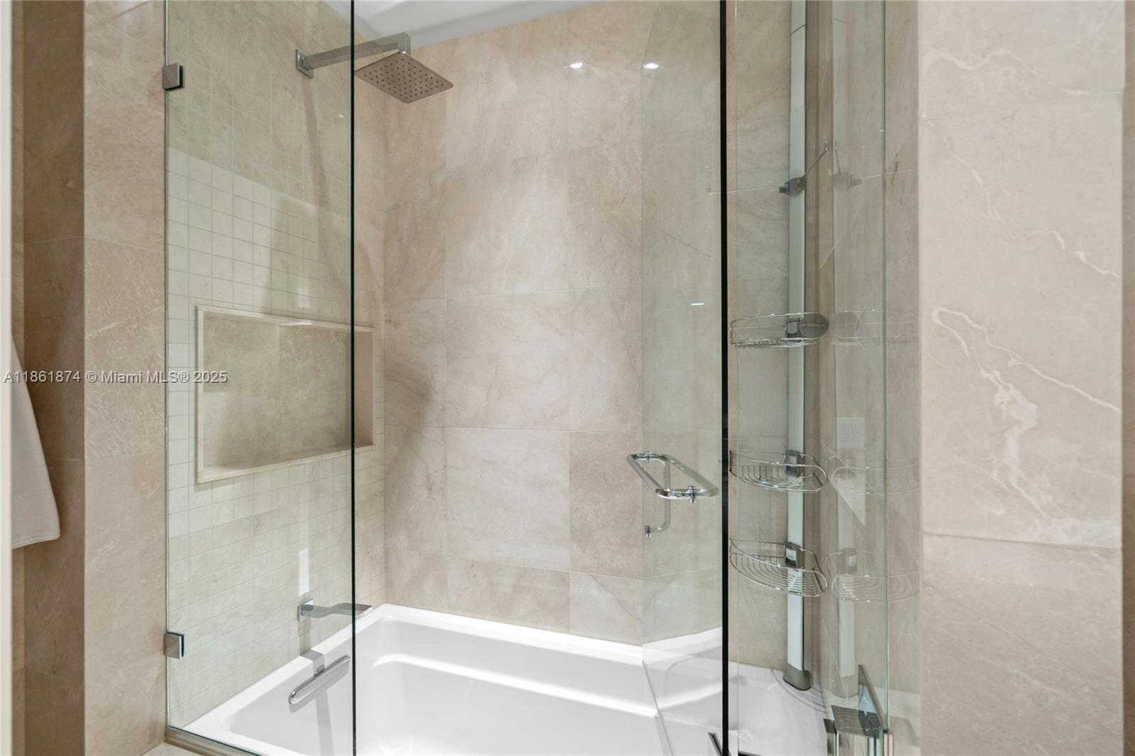 303 3 / 5 3325 sq. ft. $ 2025-08-19 0 Photo