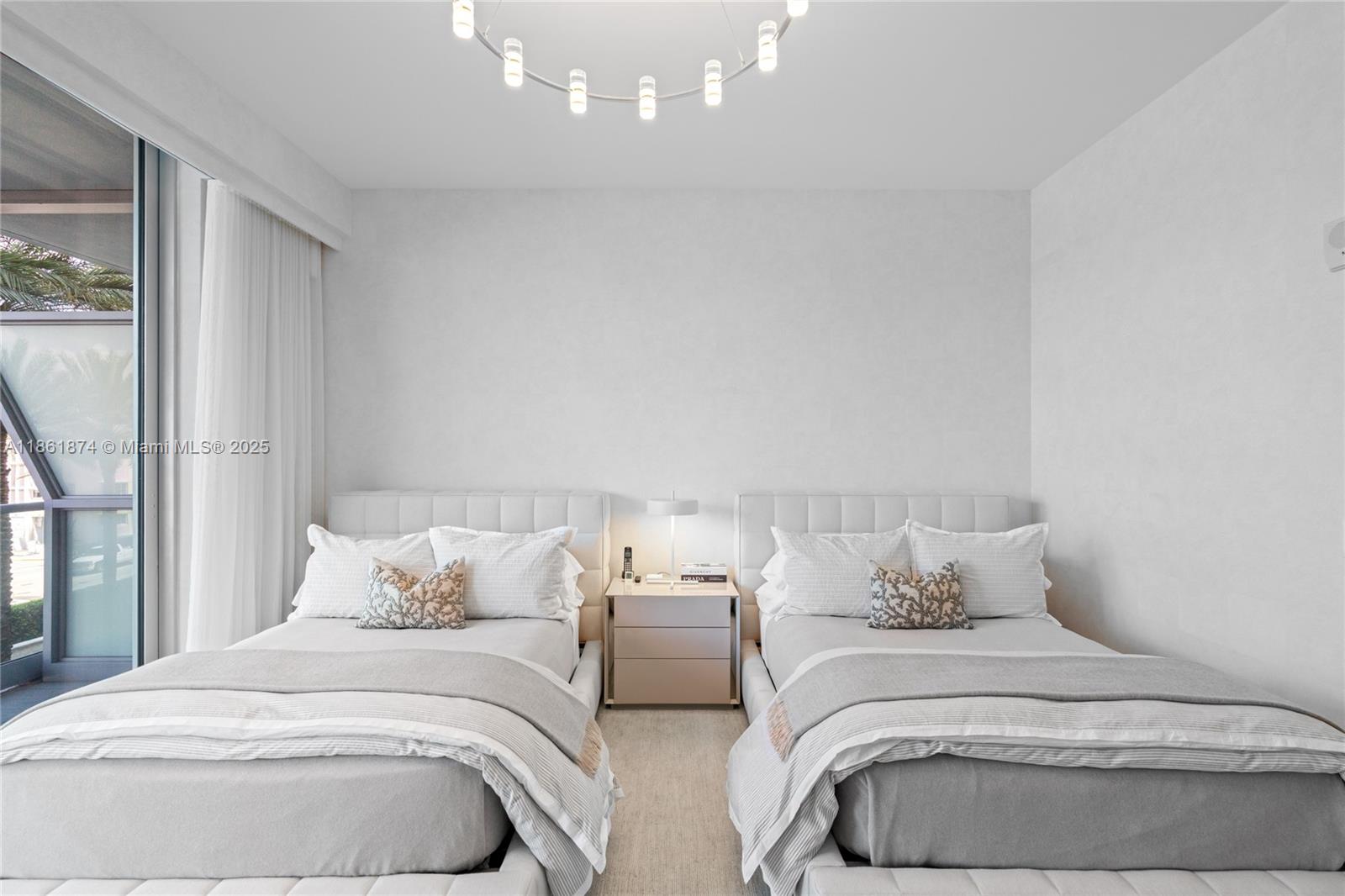 303 3 / 5 3325 sq. ft. $ 2025-08-19 0 Photo