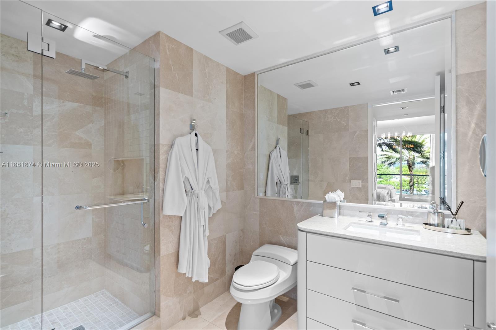 303 3 / 5 3325 sq. ft. $ 2025-08-19 0 Photo