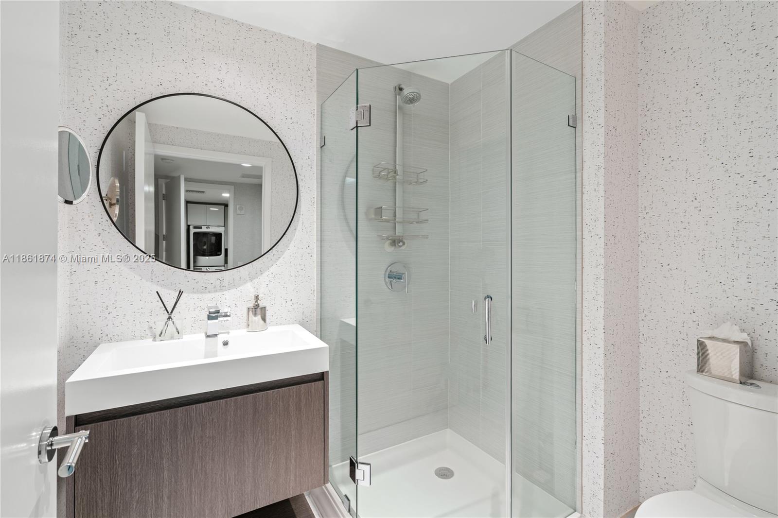 303 3 / 5 3325 sq. ft. $ 2025-08-19 0 Photo
