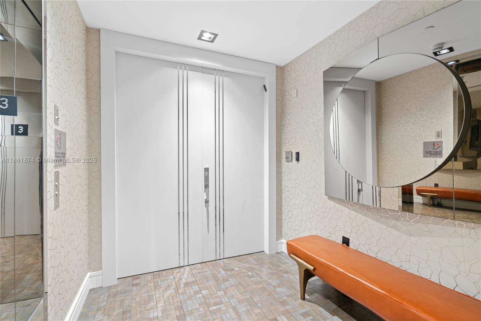 303 3 / 5 3325 sq. ft. $ 2025-08-19 0 Photo