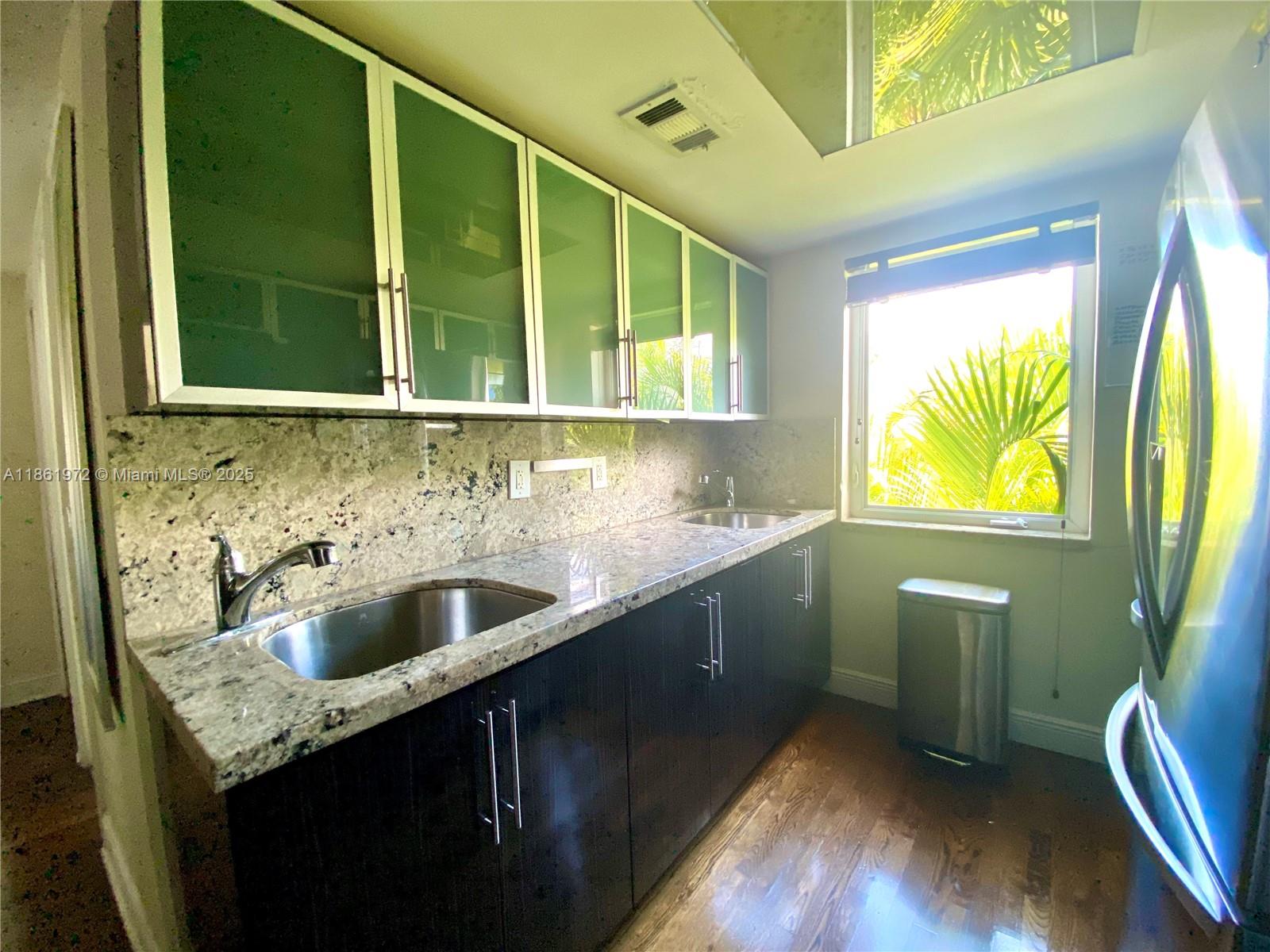See details / 5212 sq. ft. $ 2025-08-19 0 Photo