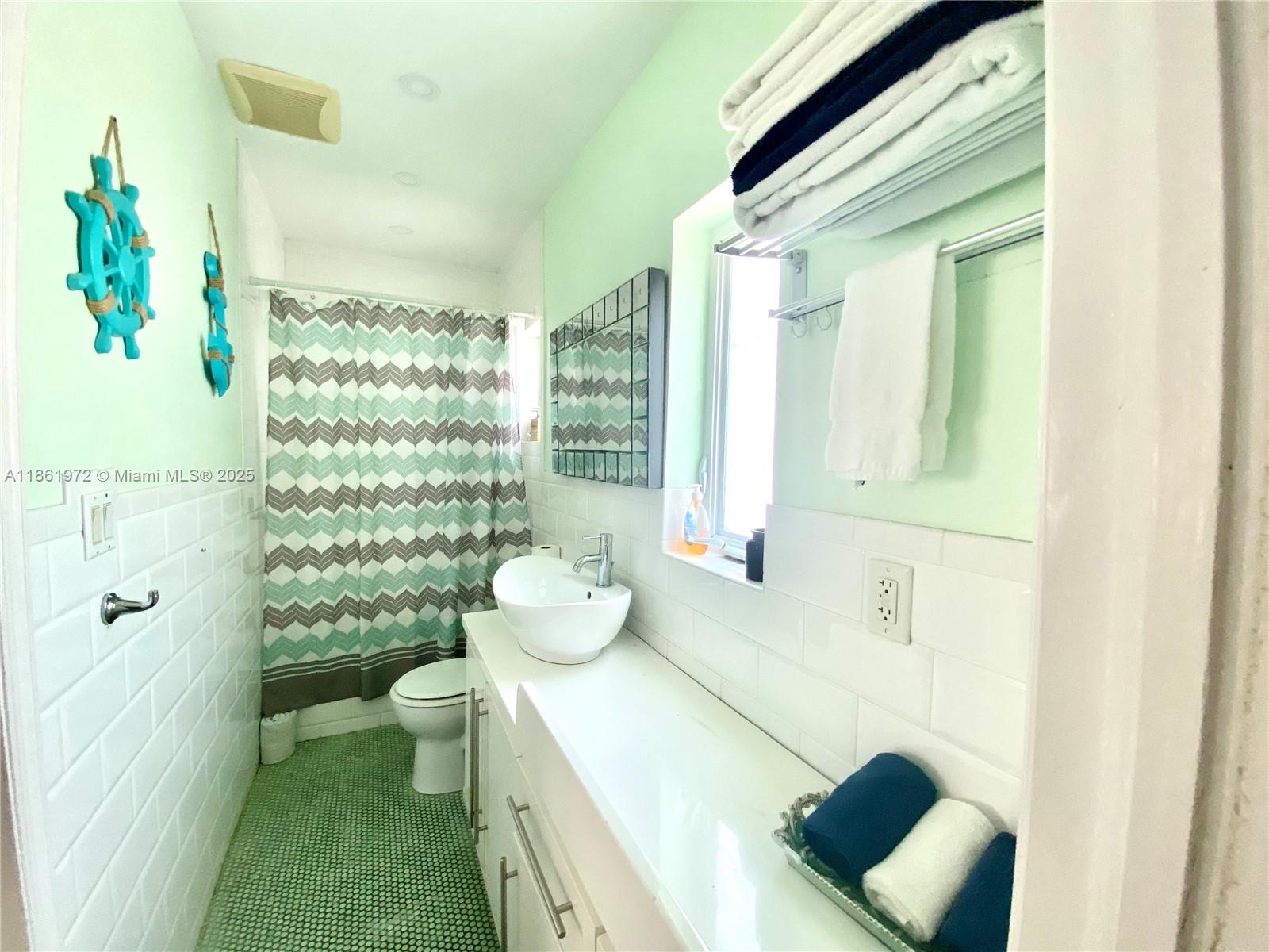 See details / 5212 sq. ft. $ 2025-08-19 0 Photo
