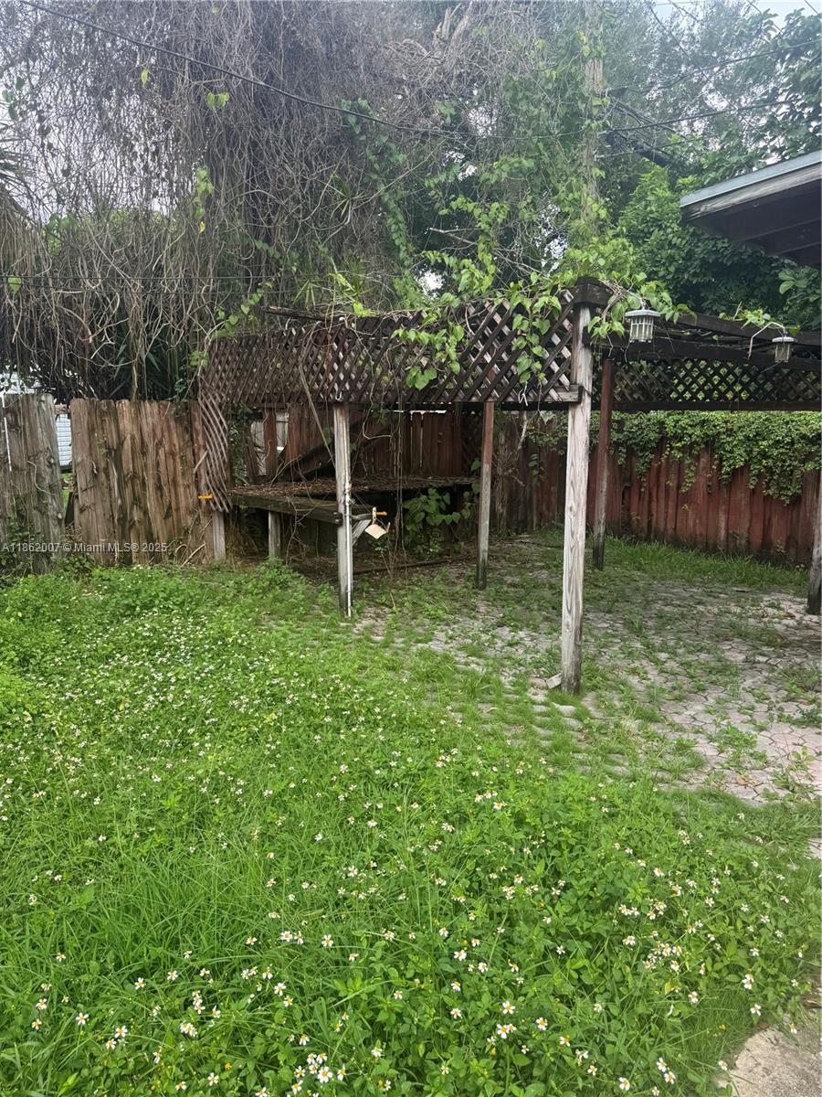 9755 3 / 2 1404 sq. ft. $ 2025-09-26 0 foto