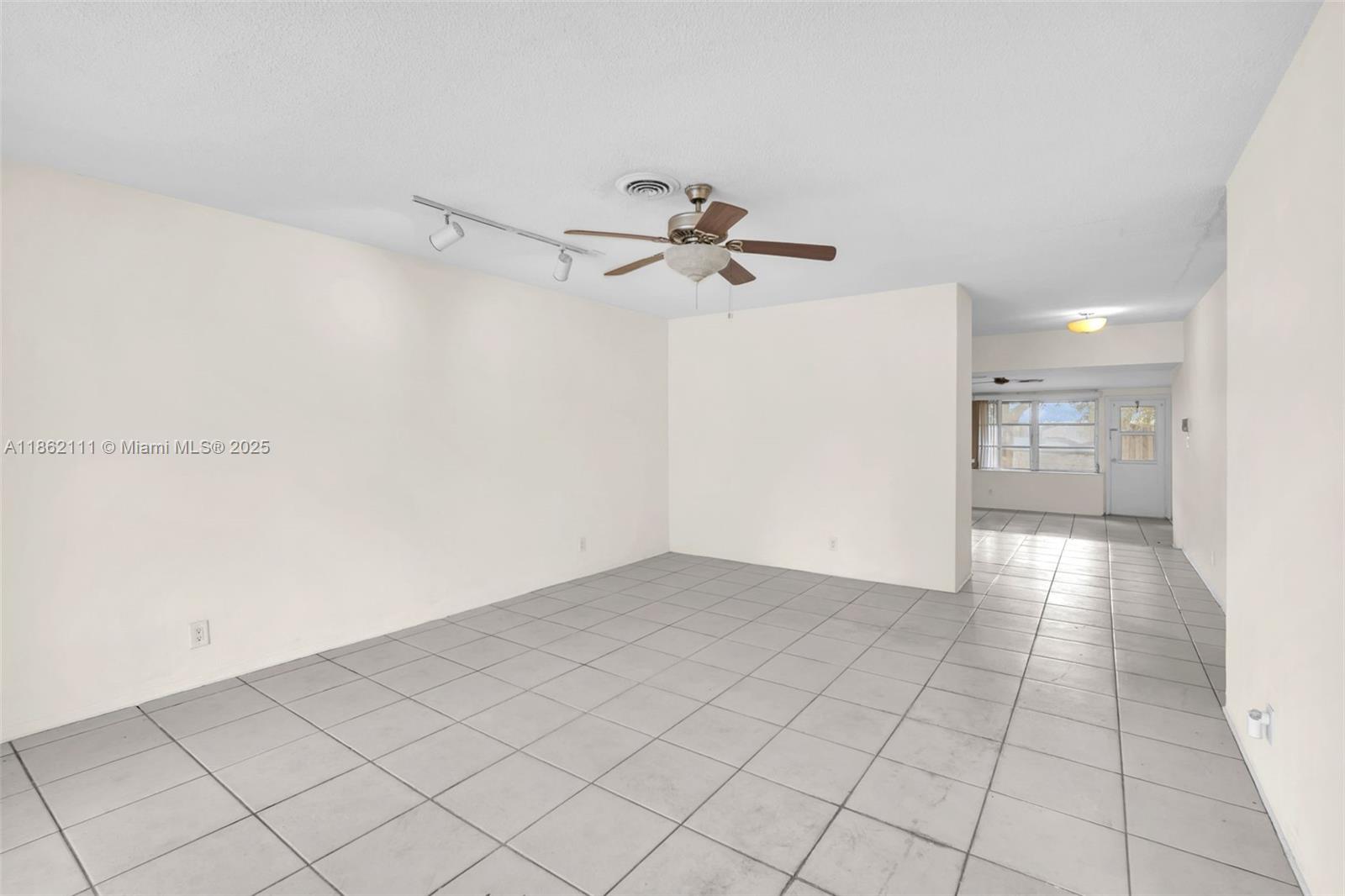 See details / 2631 sq. ft. $ 2025-10-19 0 Photo