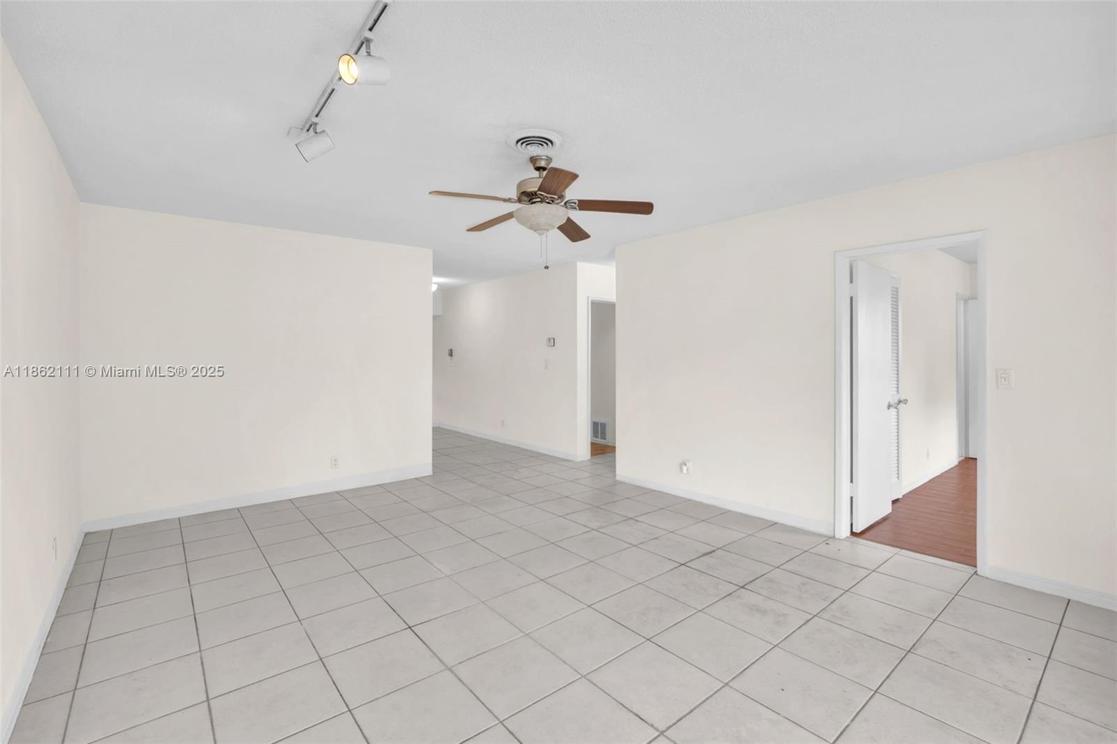 See details / 2631 sq. ft. $ 2025-10-19 0 Photo