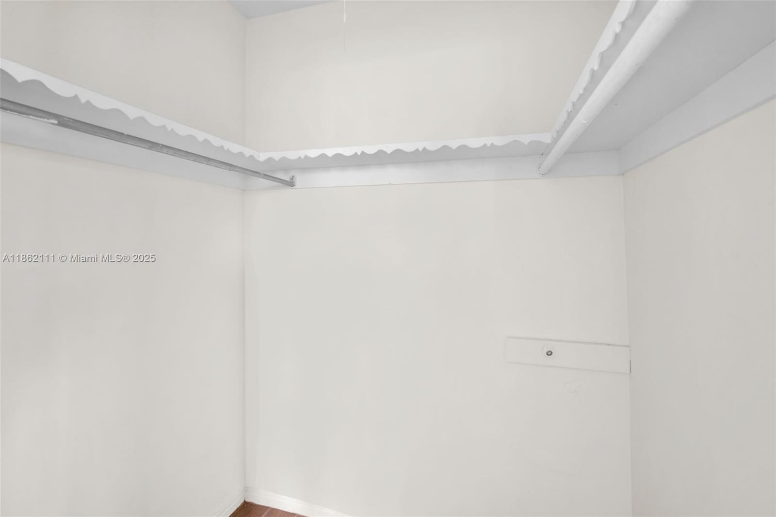 See details / 2631 sq. ft. $ 2025-10-19 0 Photo